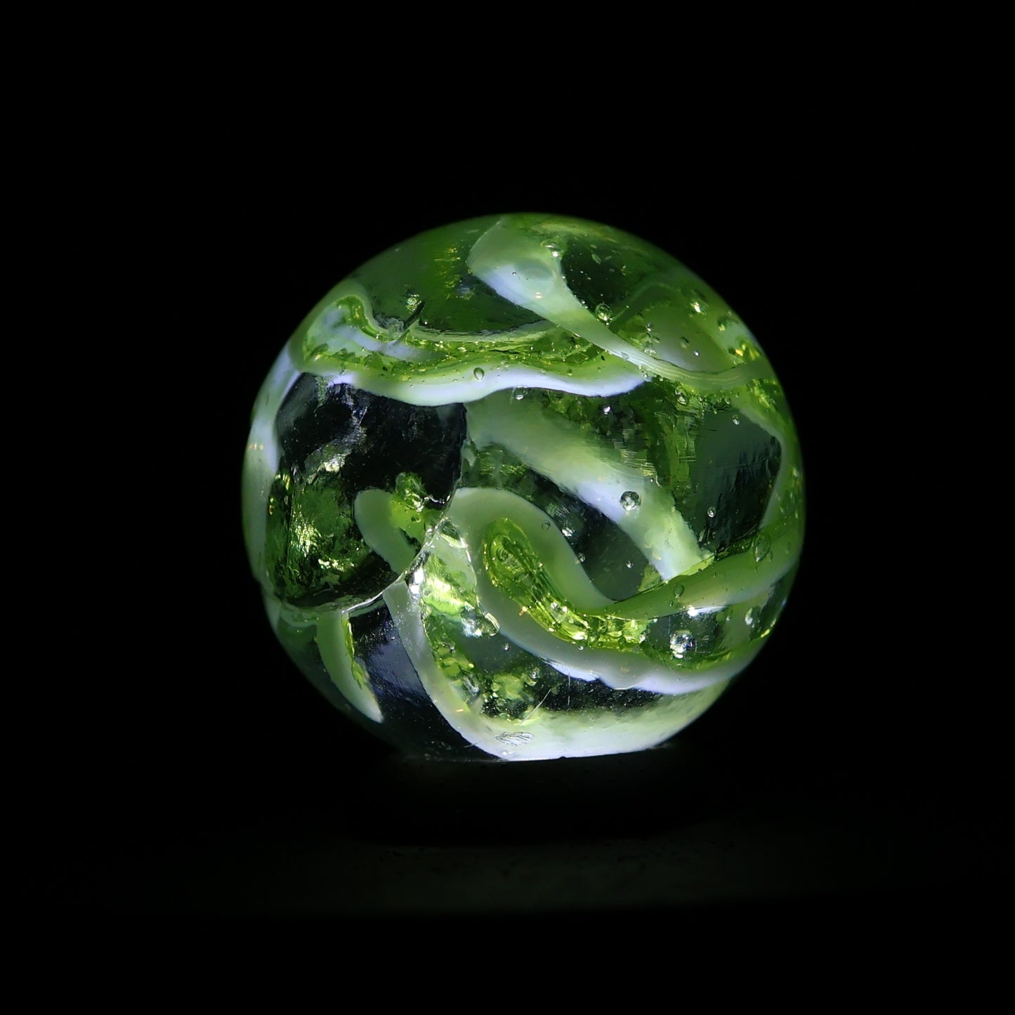 3/4" VINTAGE Veiligglas Lime Green & White M-