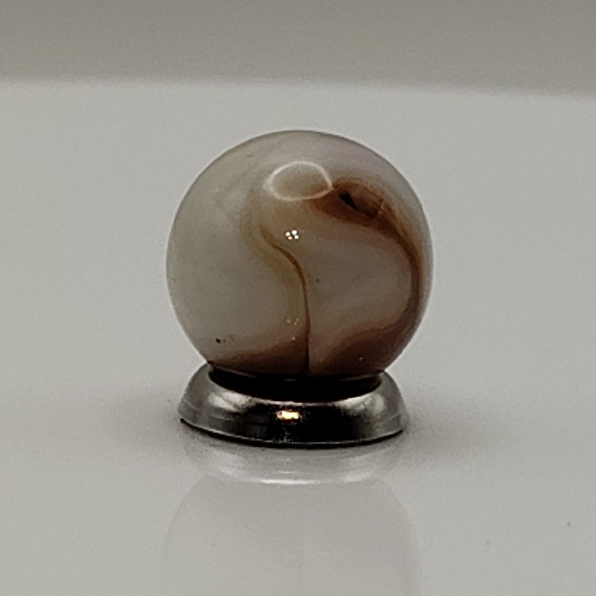 14.5mm Ravenswood Red Raven Swirl Marble NM+