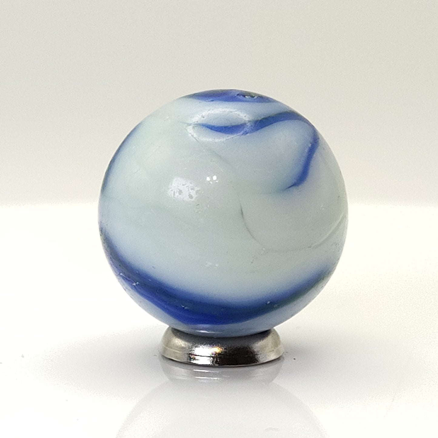 1" Alley Agate Flame Swirl Blue & Green on white NM-