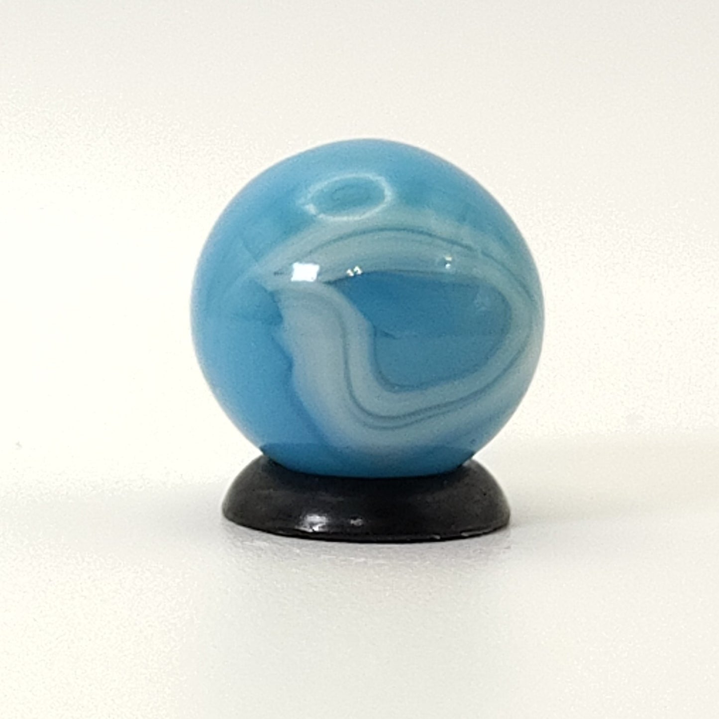 5/8" Swirl Marble Blue & White NM