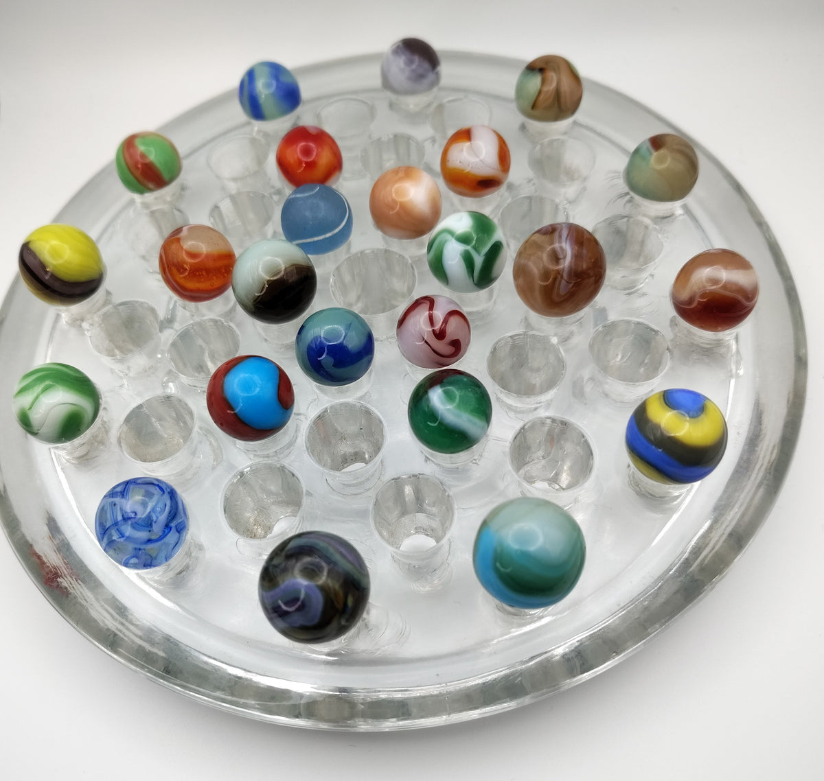 Foam padded cigar box with 24 great marbles! NM-M (see photos) Names in desc.