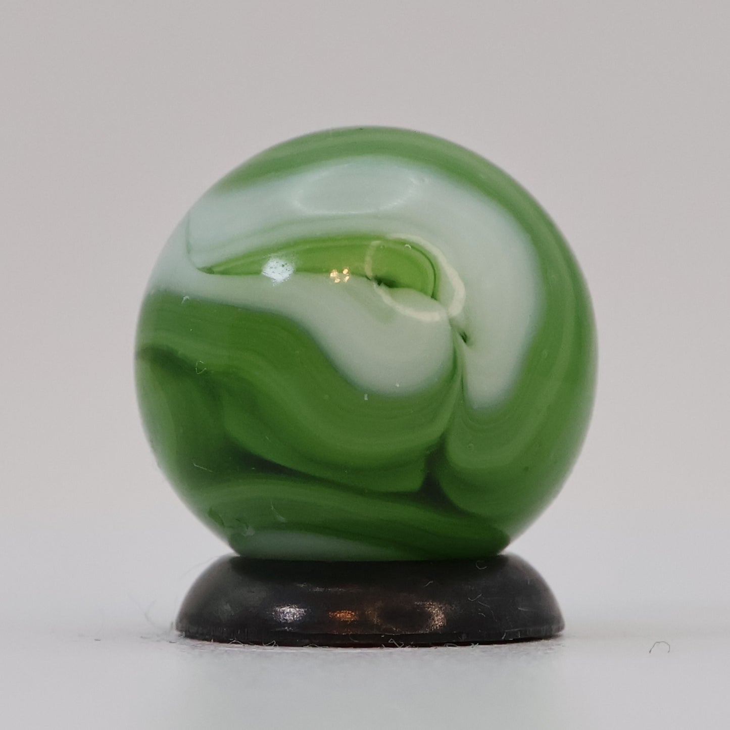 5/8" Gorgeous Swirl Marble Green & White NM
