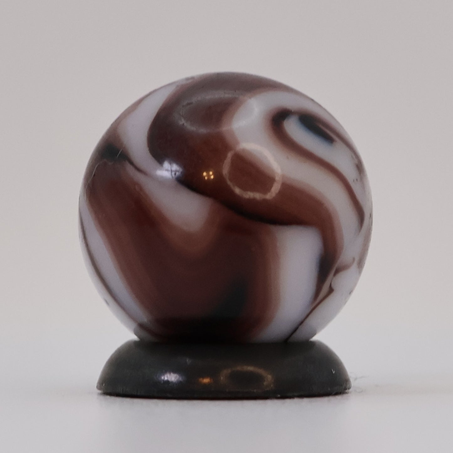 5/8" Swirl Marble Deep Purple & White NM+