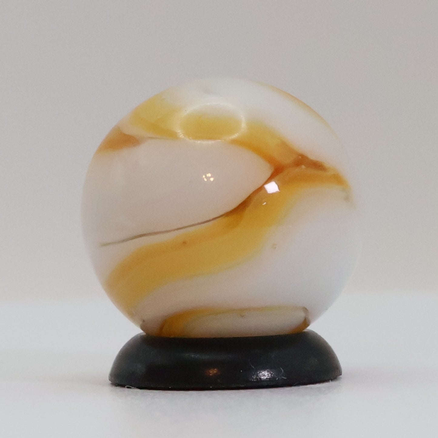 5/8" Swirl Marble Butterscotch & White NM+
