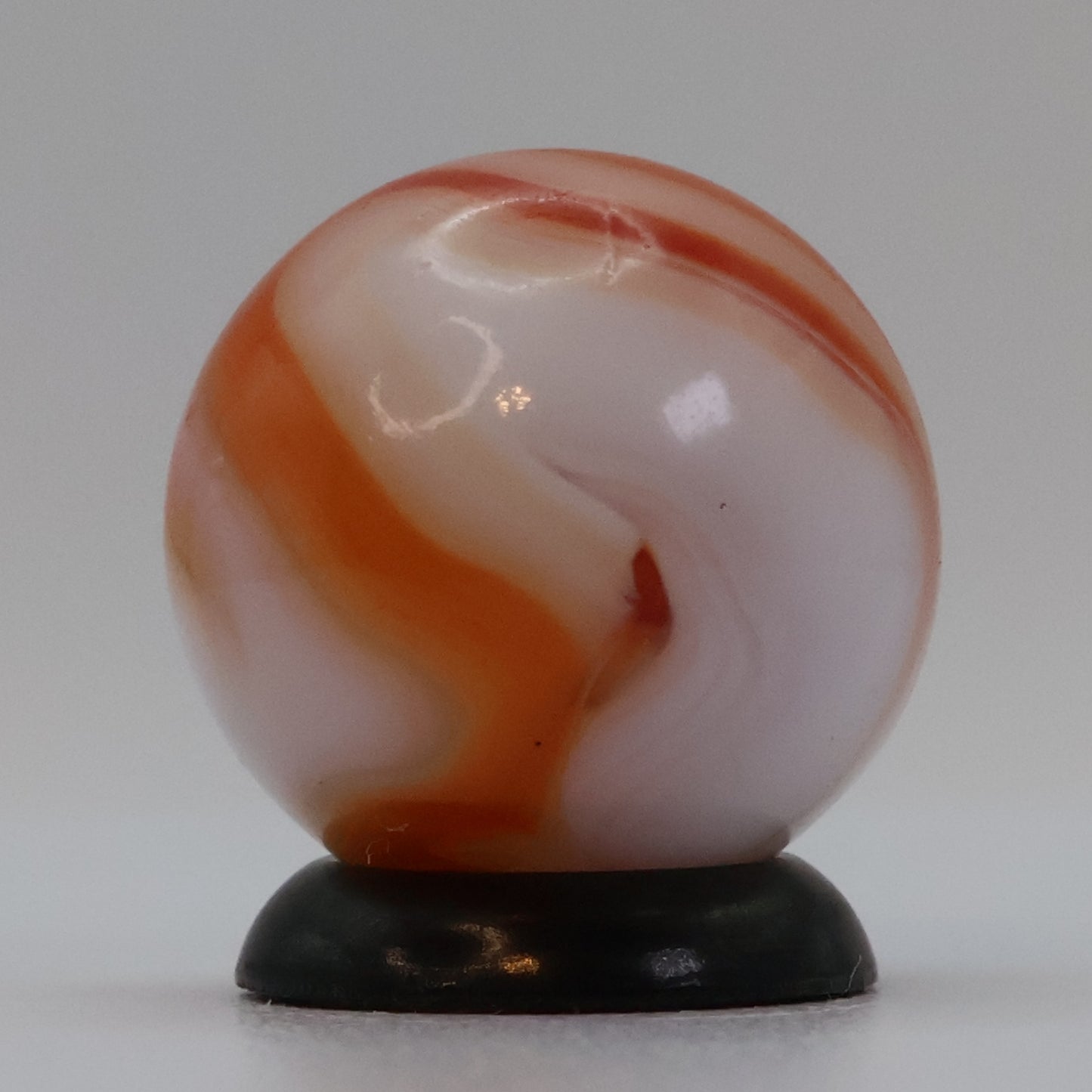 5/8" Swirl Marble Peach & White NM+