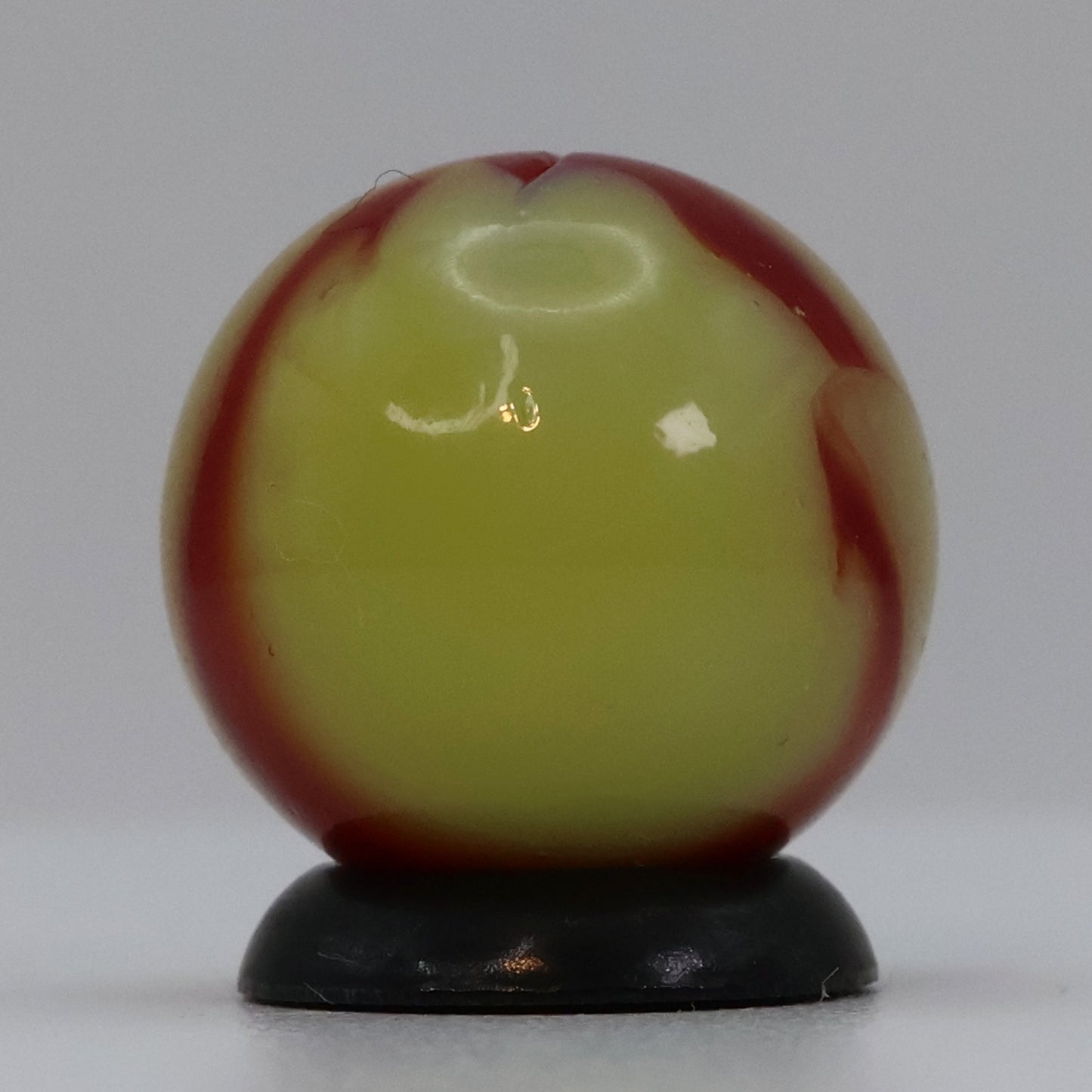 5/8" Peltier National Line Rainbo Marble Red Bee NM+