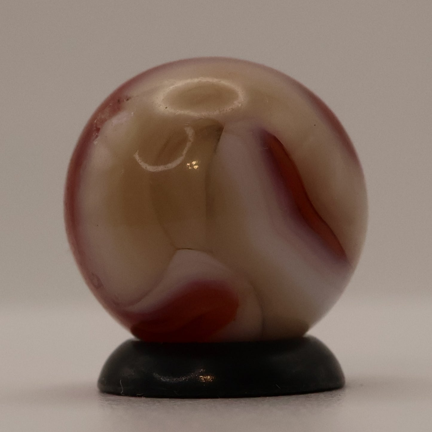 5/8" Ravenswood Red Raven Marble NM+