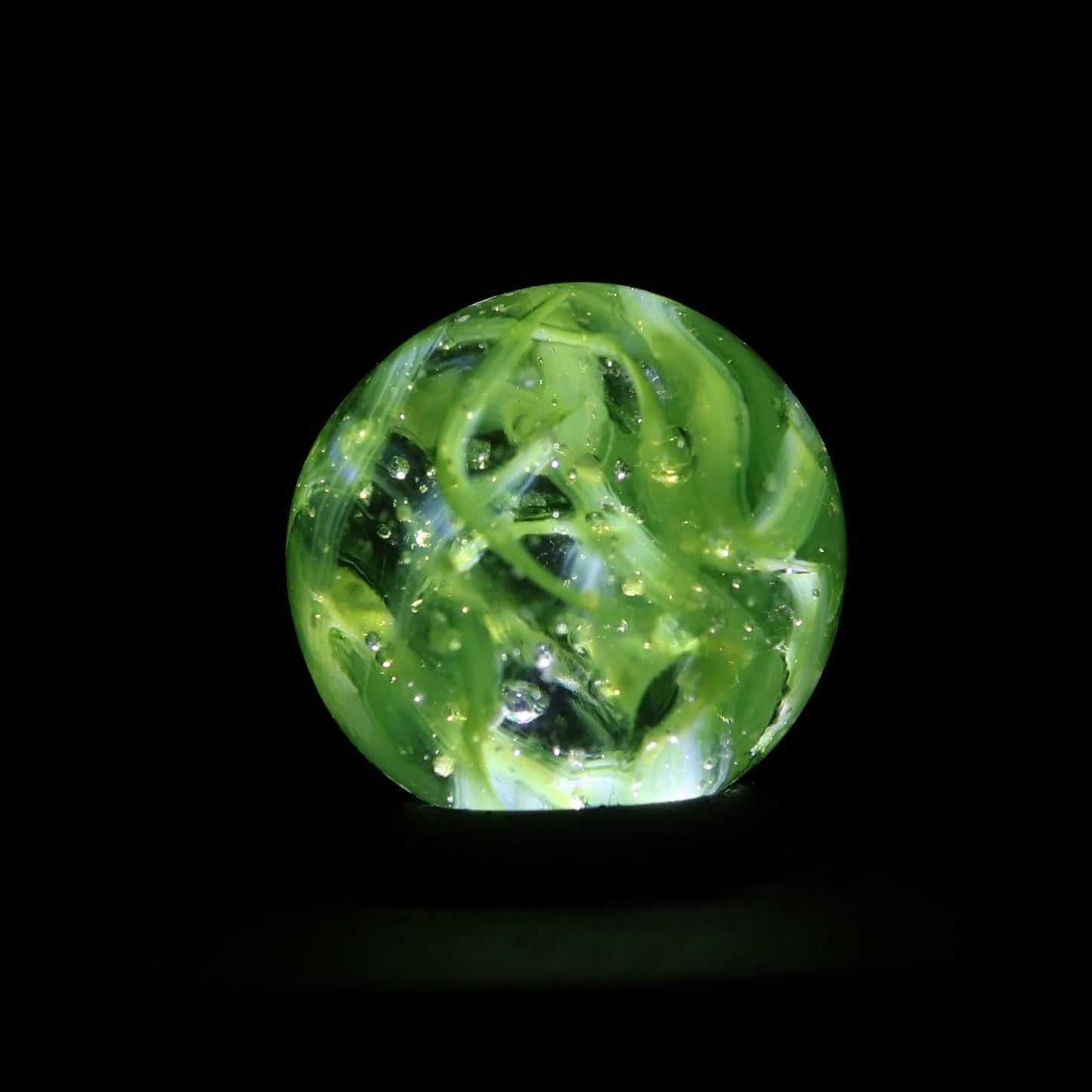 5/8" VINTAGE Veiligglas Marble Lime Green & White MINT