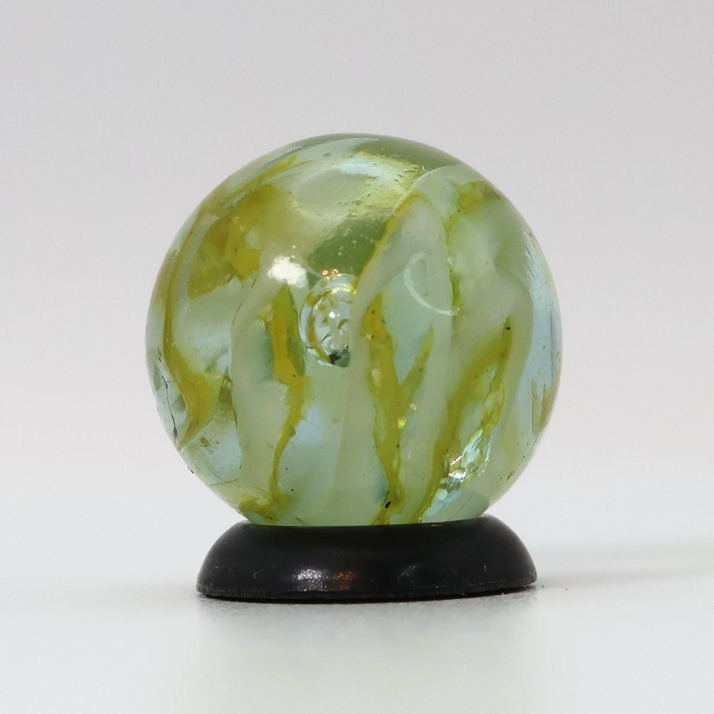 5/8" VINTAGE Veiligglas Marble Yellow & White M-