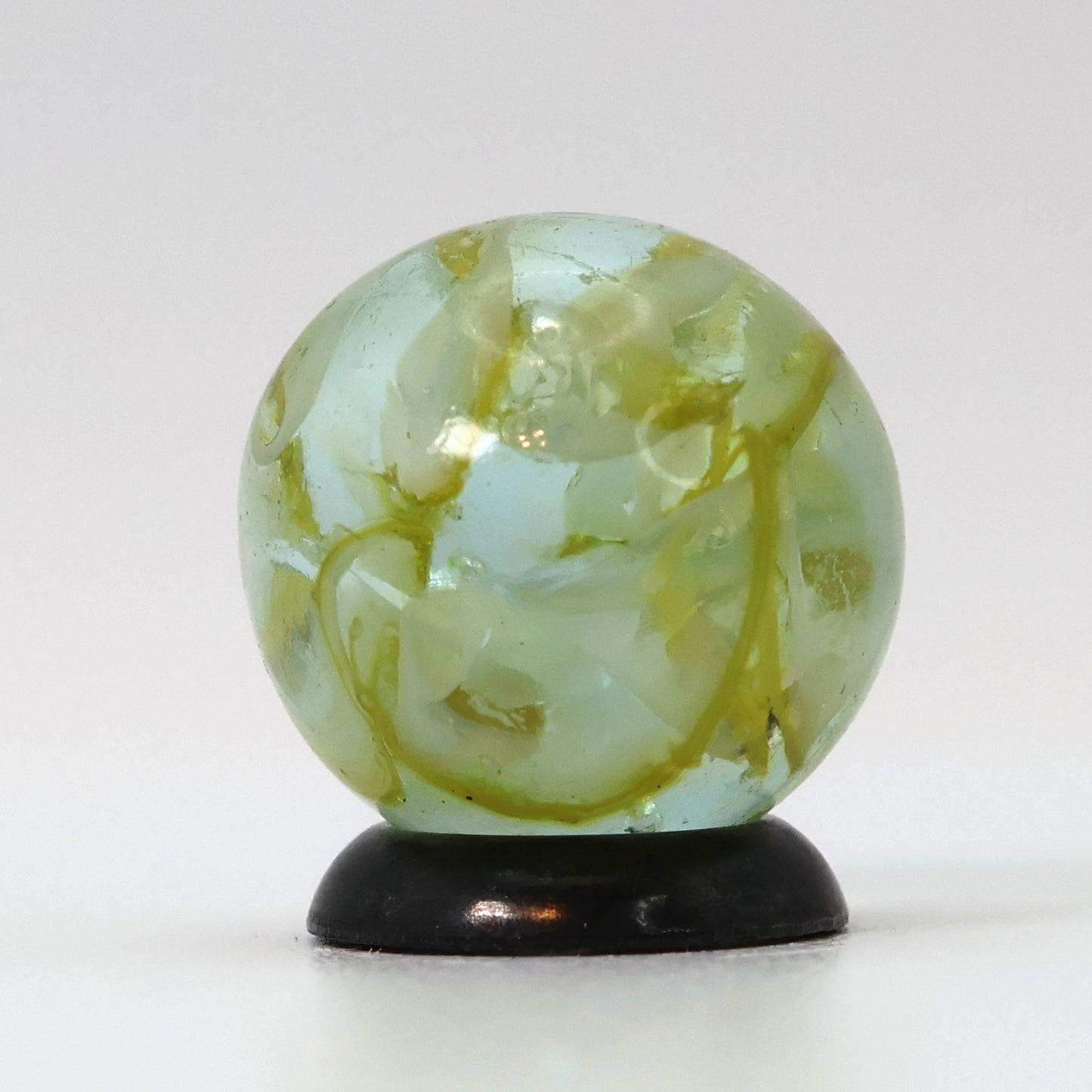 5/8" VINTAGE Veiligglas Marble Yellow & White M-