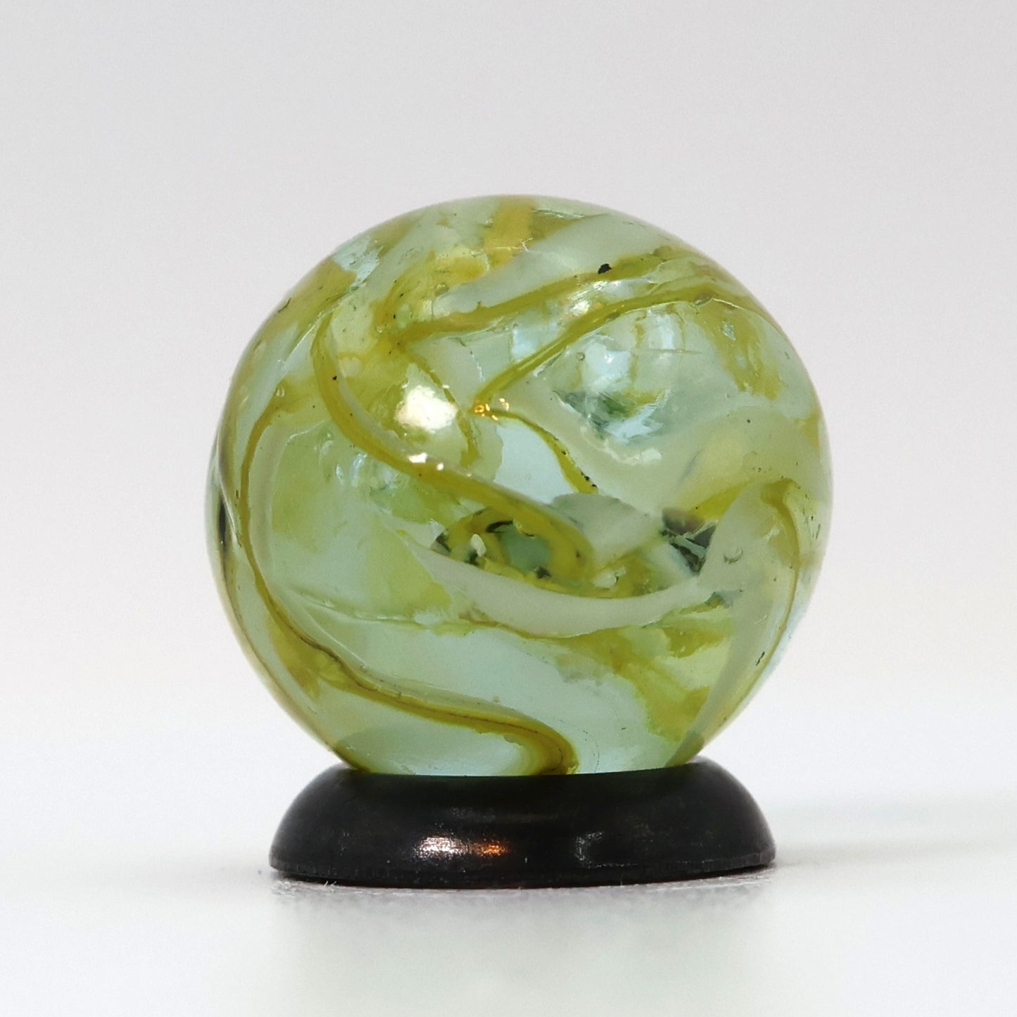 5/8" VINTAGE Veiligglas Marble Yellow & White M-