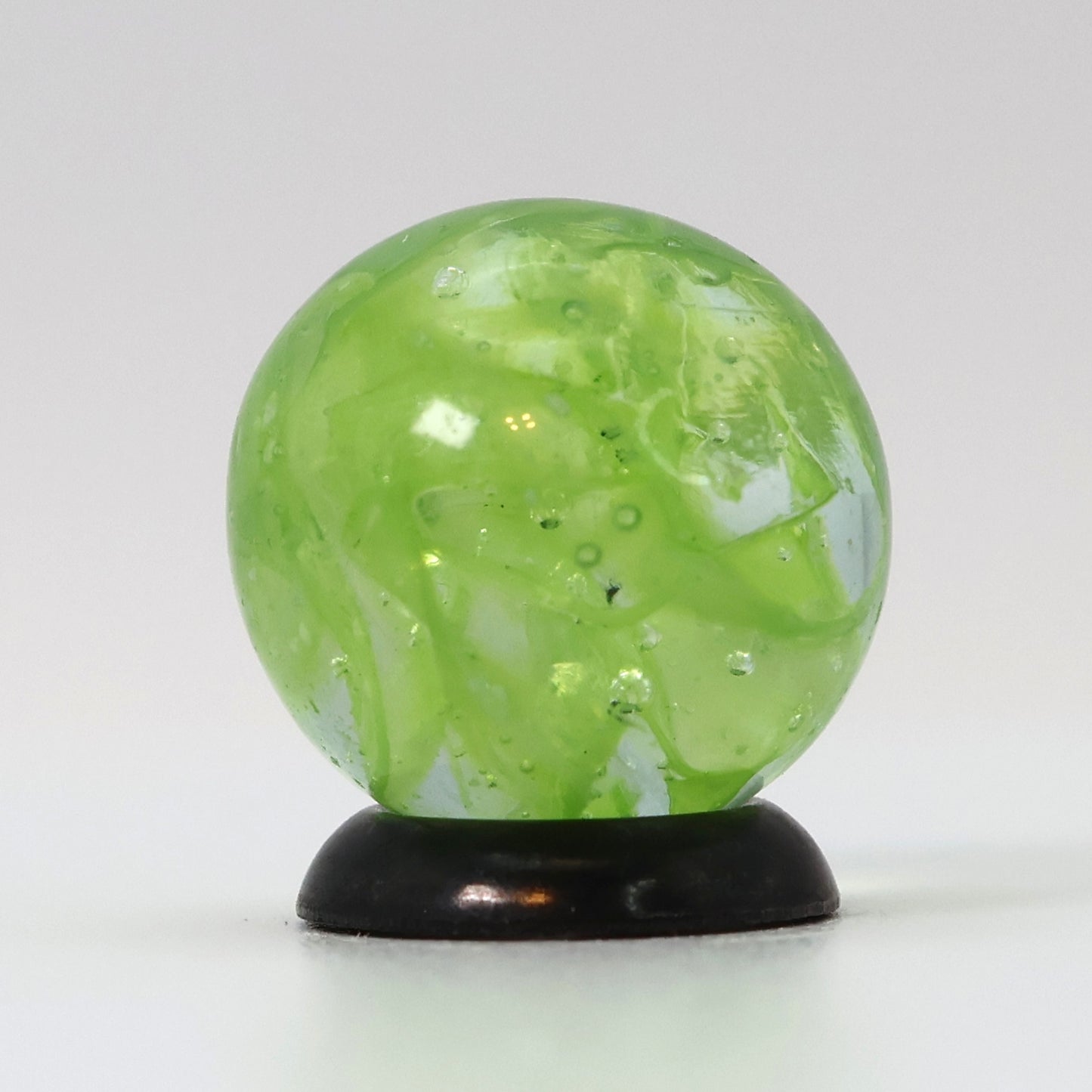 5/8" VINTAGE Veiligglas Marble Lime Green & White MINT