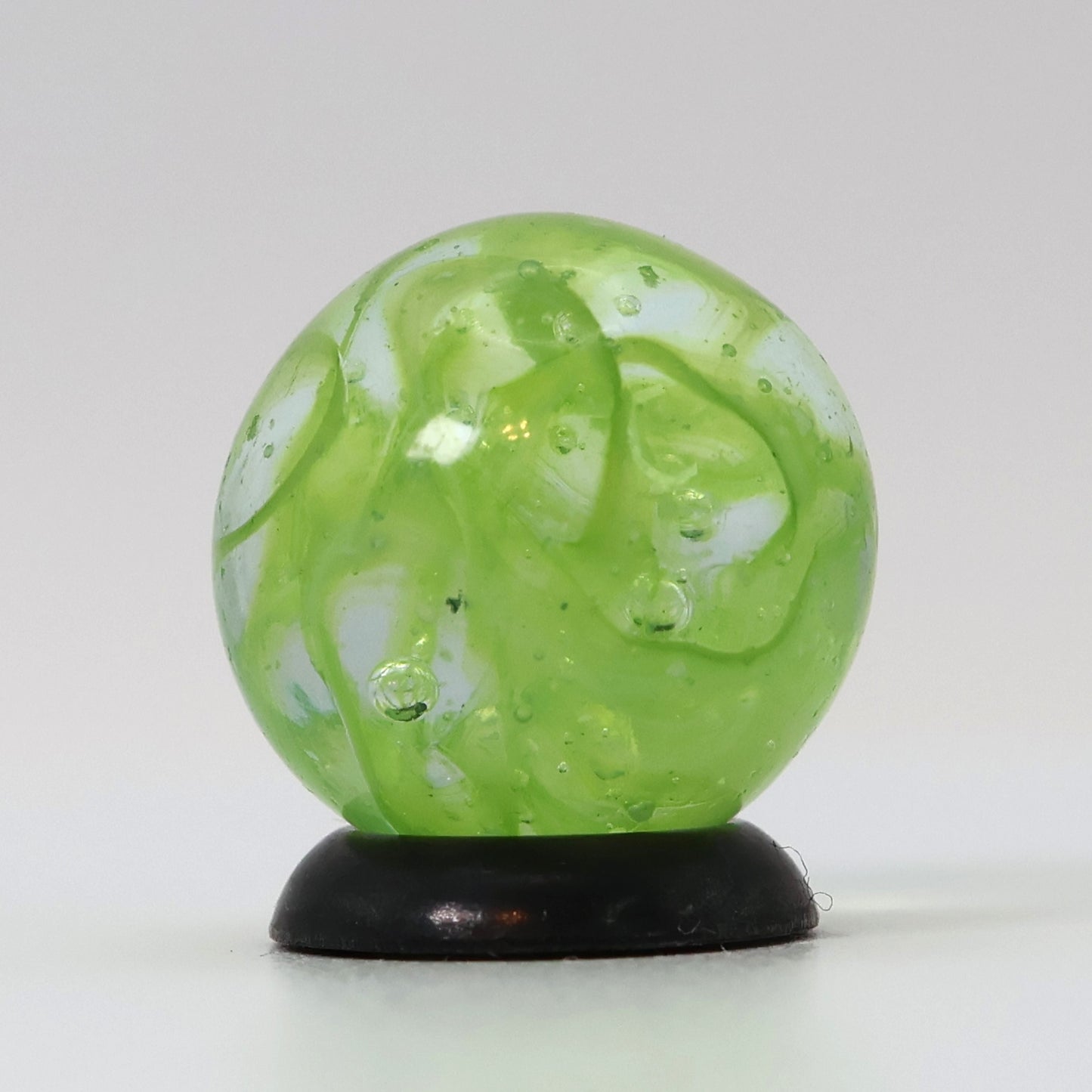 5/8" VINTAGE Veiligglas Marble Lime Green & White MINT