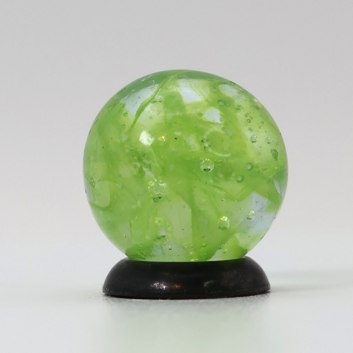 5/8" VINTAGE Veiligglas Marble Lime Green & White MINT