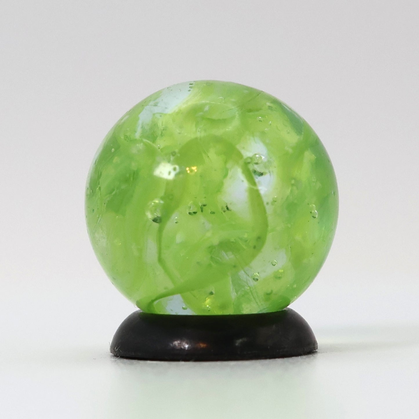5/8" VINTAGE Veiligglas Marble Lime Green & White MINT