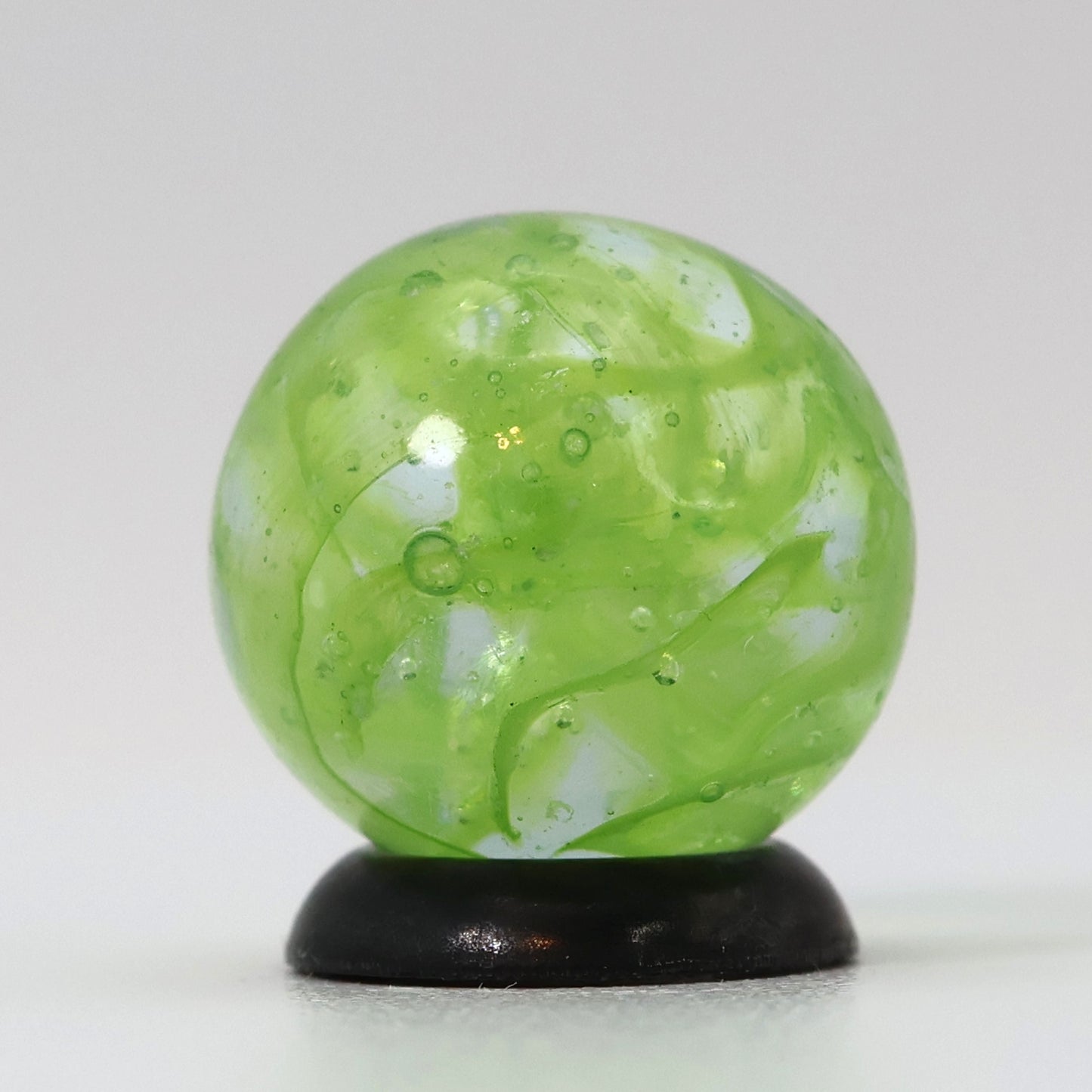 5/8" VINTAGE Veiligglas Marble Lime Green & White MINT