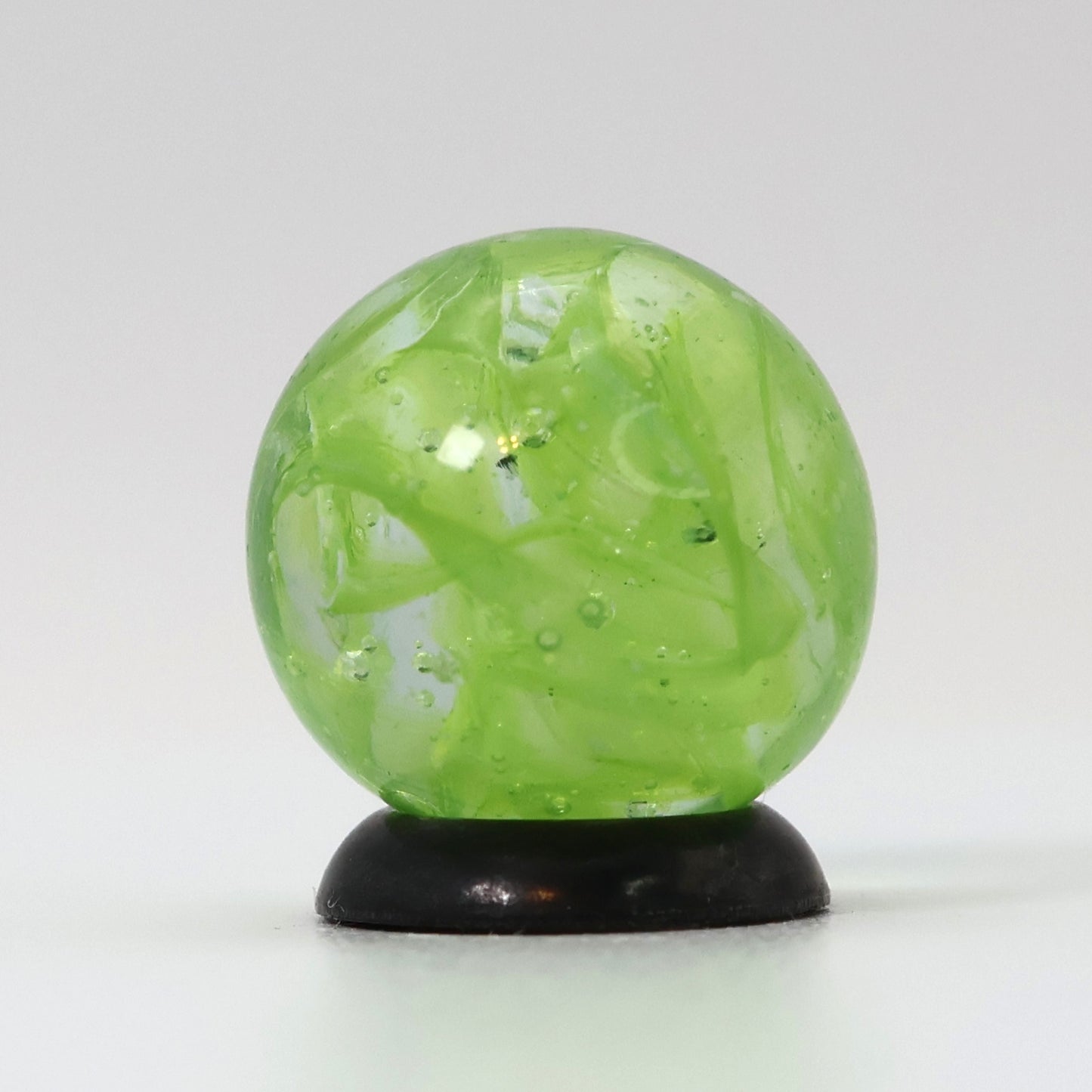 5/8" VINTAGE Veiligglas Marble Lime Green & White MINT