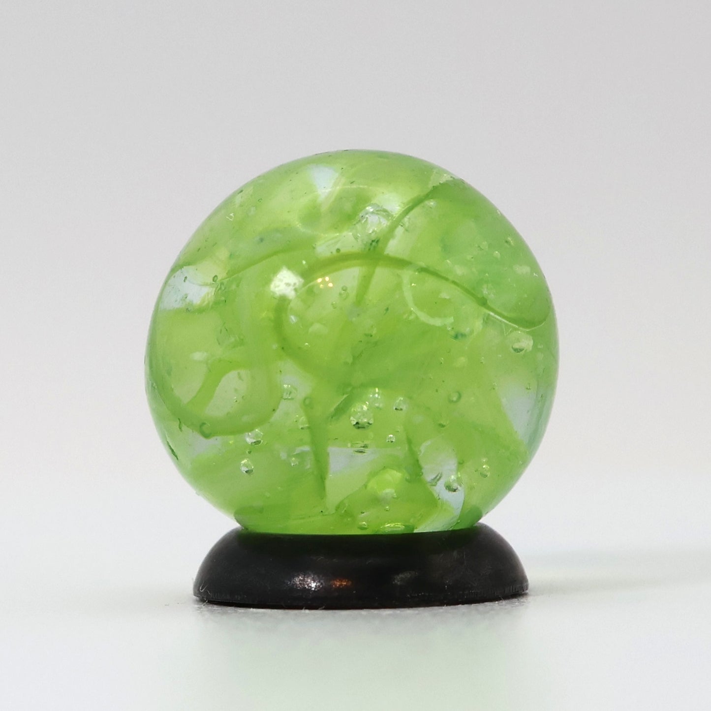5/8" VINTAGE Veiligglas Marble Lime Green & White MINT