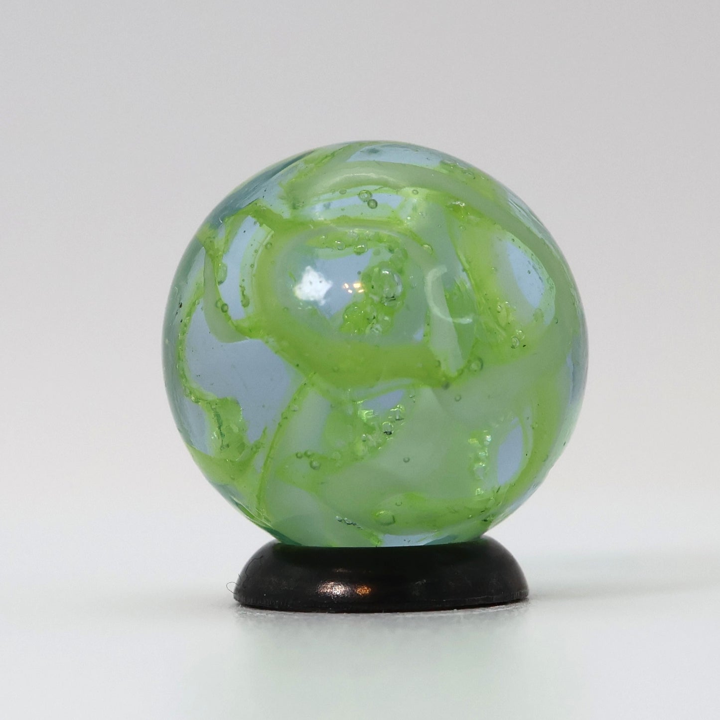 3/4" VINTAGE Veiligglas Lime Green & White M-
