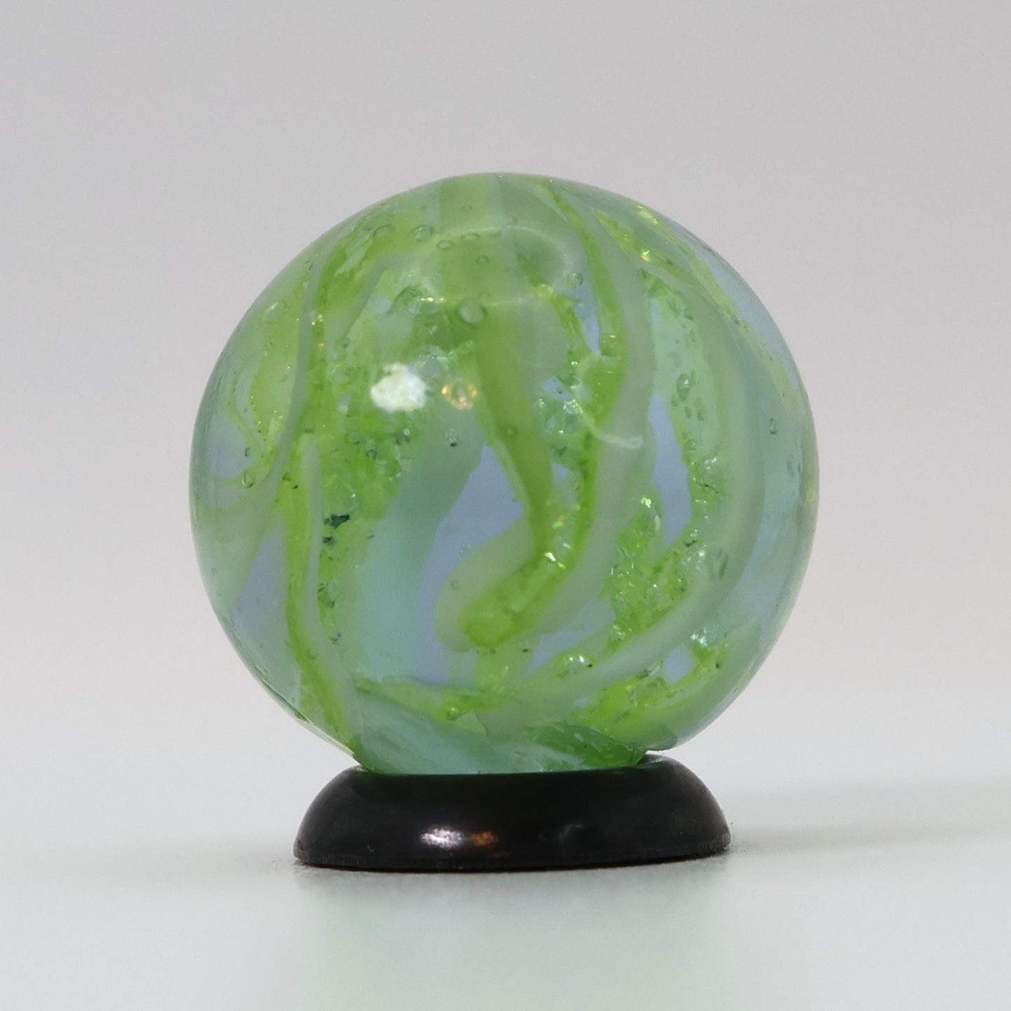 3/4" VINTAGE Veiligglas Lime Green & White M-