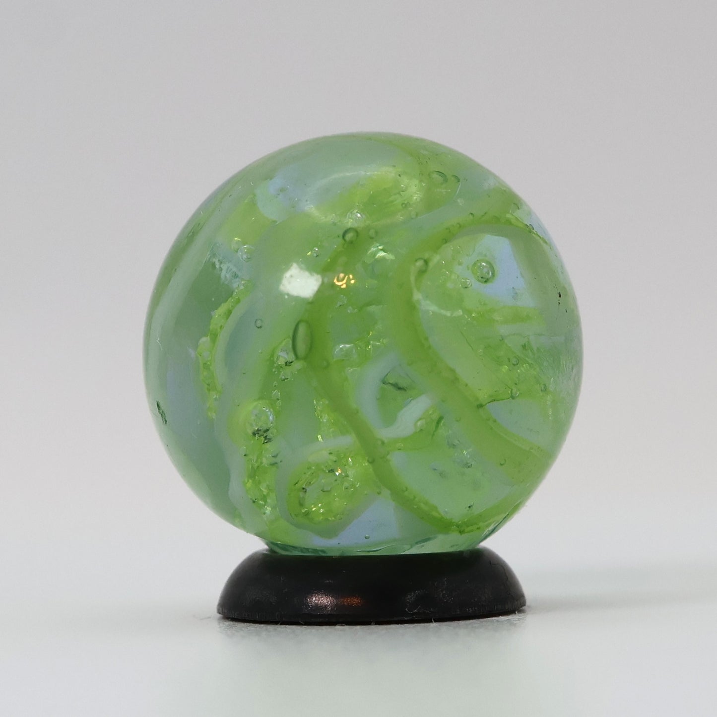 3/4" VINTAGE Veiligglas Lime Green & White M-