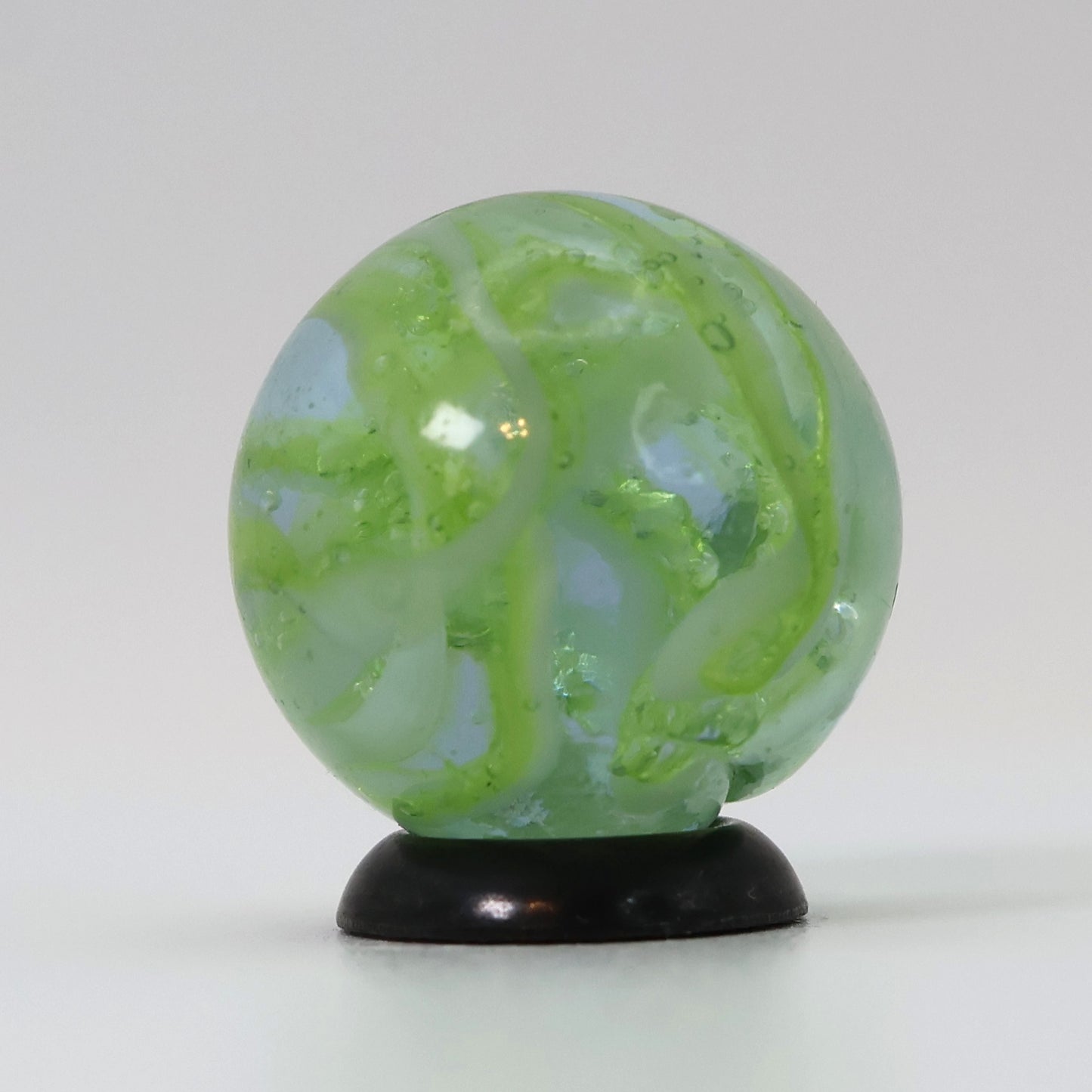 3/4" VINTAGE Veiligglas Lime Green & White M-