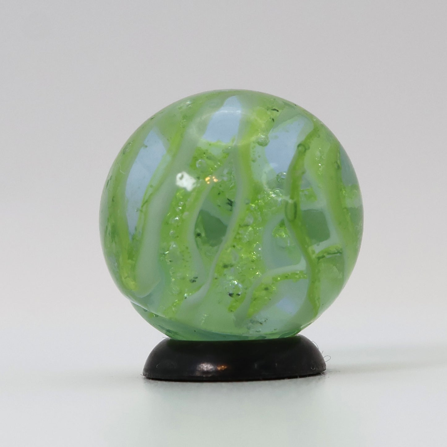 3/4" VINTAGE Veiligglas Lime Green & White M-
