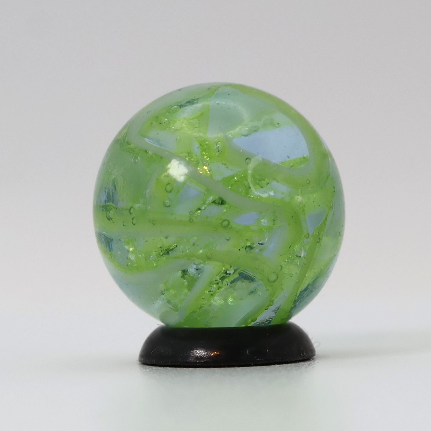 3/4" VINTAGE Veiligglas Lime Green & White M-