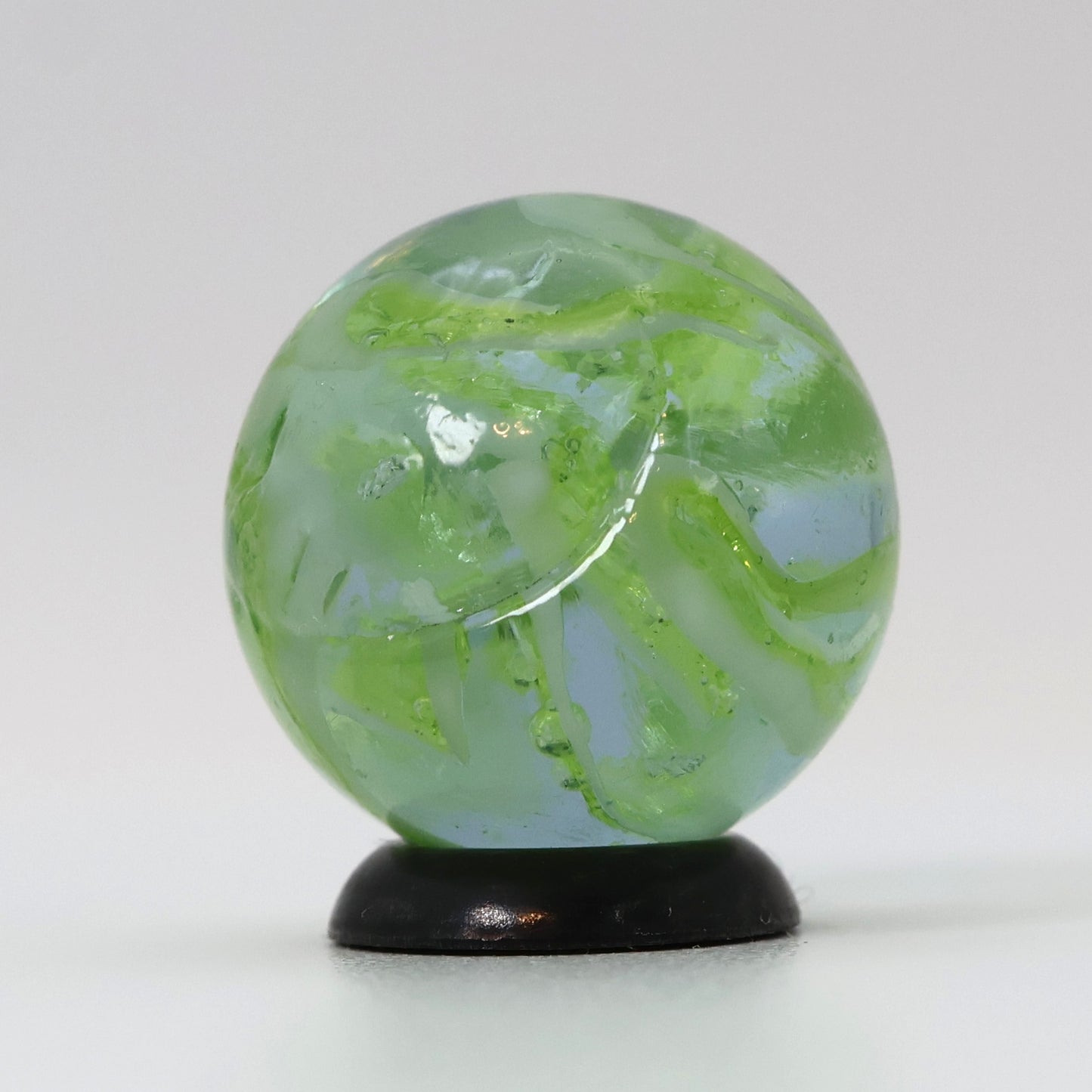 3/4" VINTAGE Veiligglas Lime Green & White M-