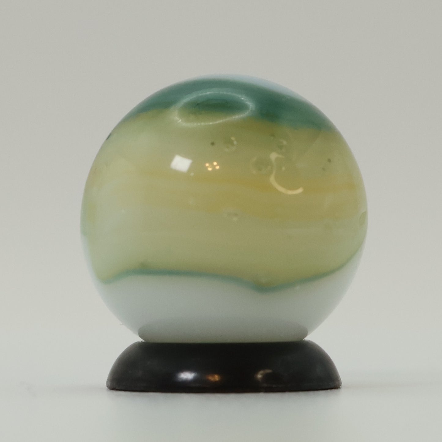 5/8" Peltier Rainbo Marble - Interesting Colors! NM+