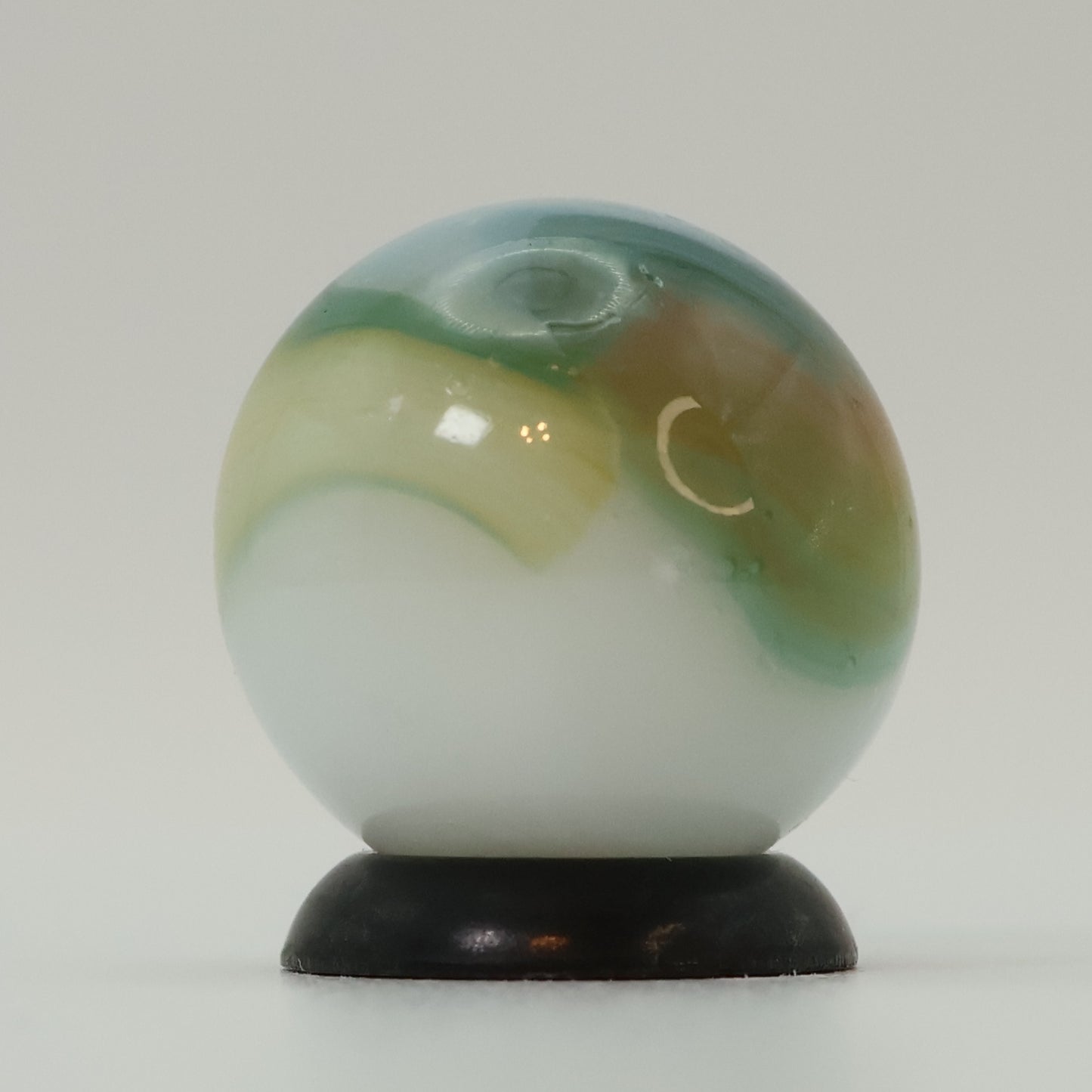 5/8" Peltier Rainbo Marble - Interesting Colors! NM+