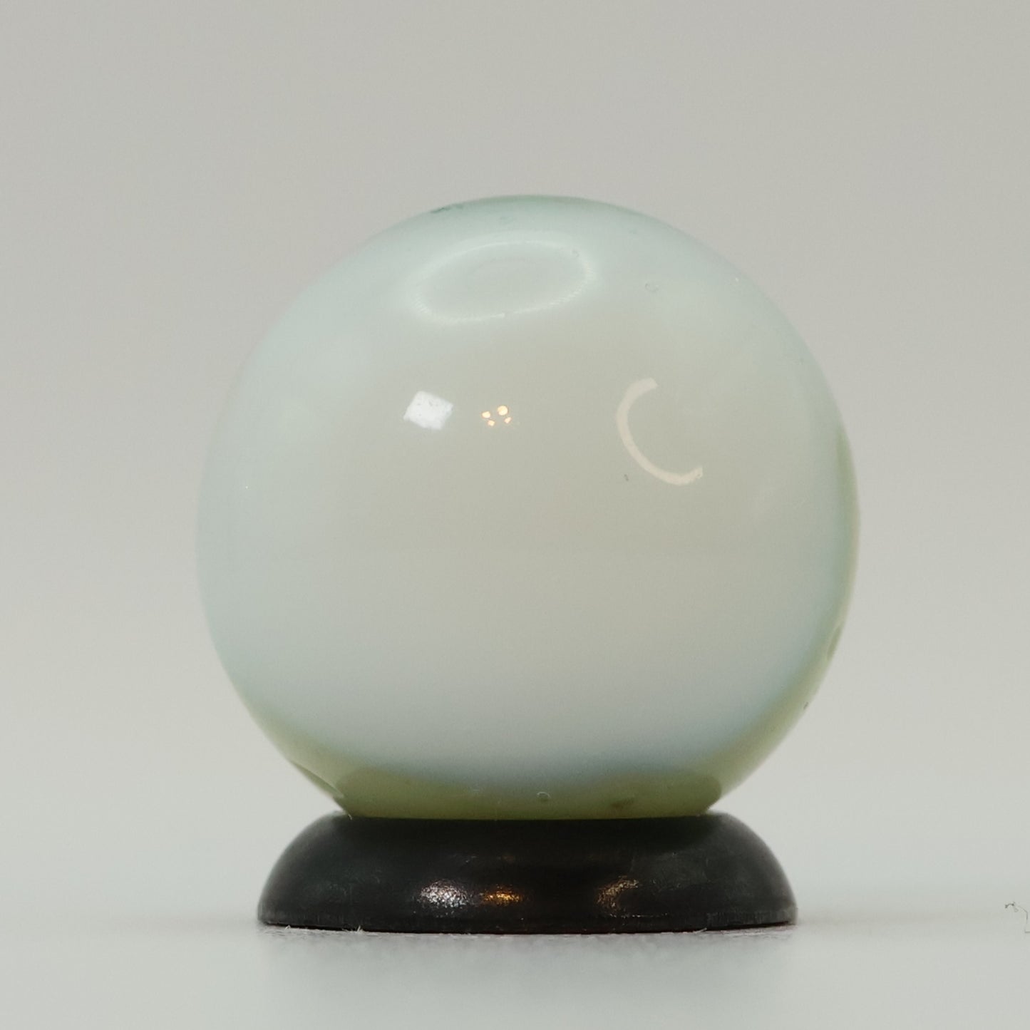 5/8" Peltier Rainbo Marble - Interesting Colors! NM+