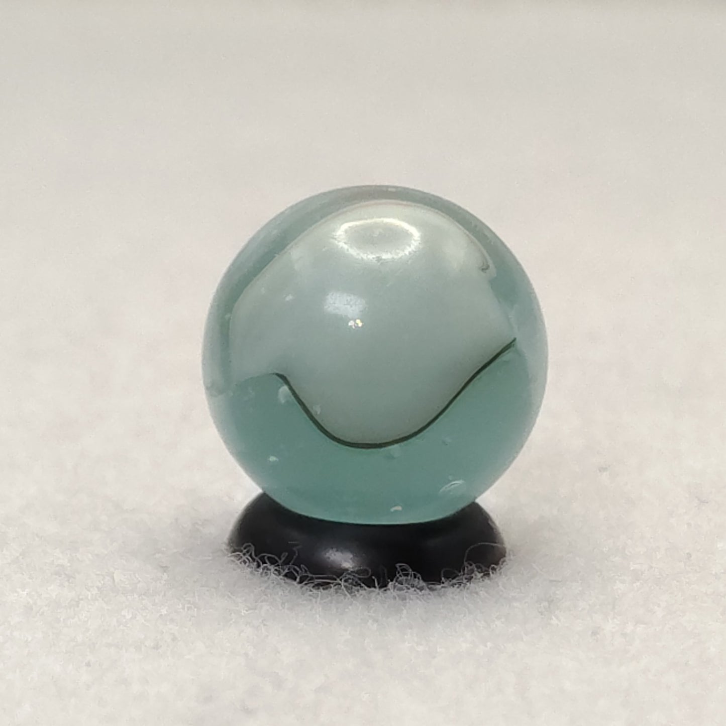 16mm Vitro Agate Conqueror Marble interesting line in it NM-