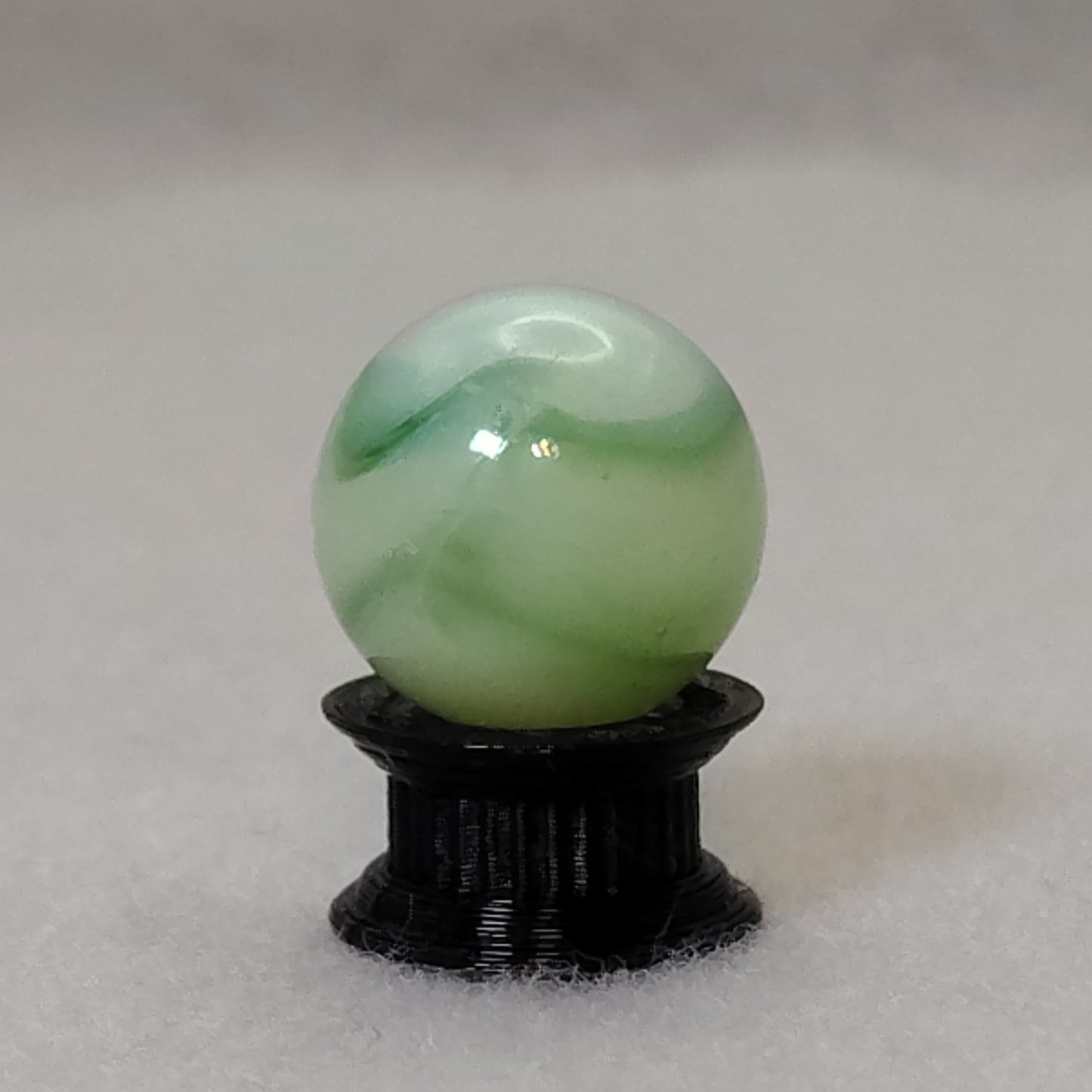 16mm Peltier Rainbo Marble "twisted" ribbons green & cloudy M-