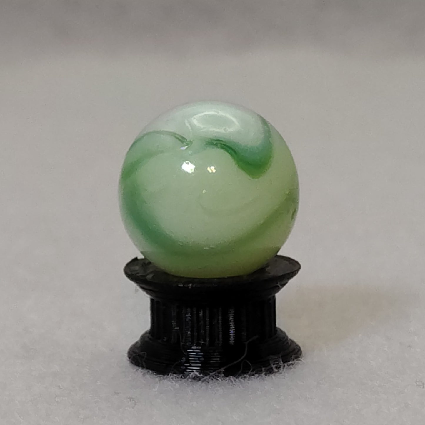 16mm Peltier Rainbo Marble "twisted" ribbons green & cloudy M-
