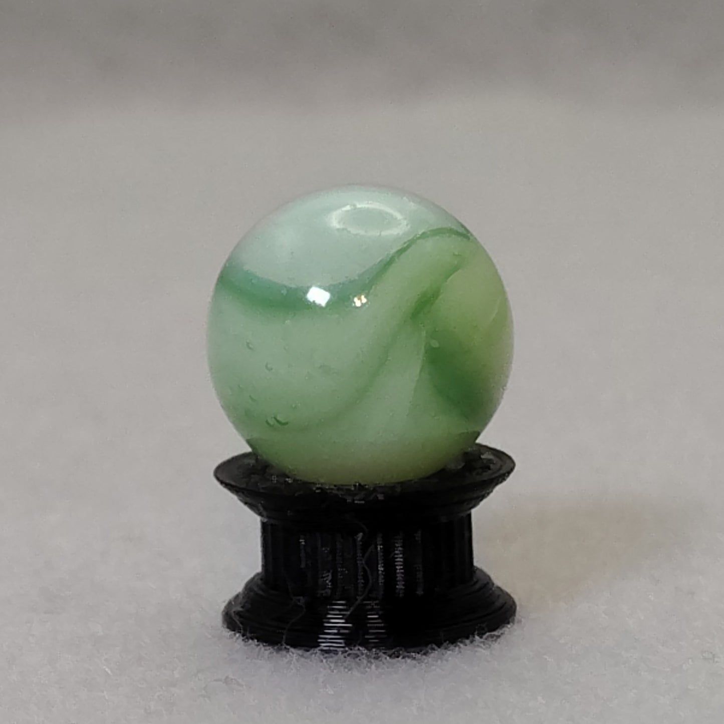 16mm Peltier Rainbo Marble "twisted" ribbons green & cloudy M-