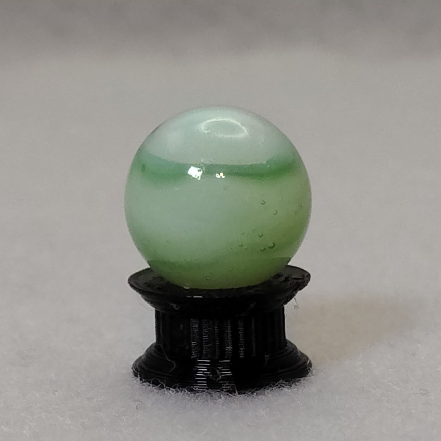 16mm Peltier Rainbo Marble "twisted" ribbons green & cloudy M-