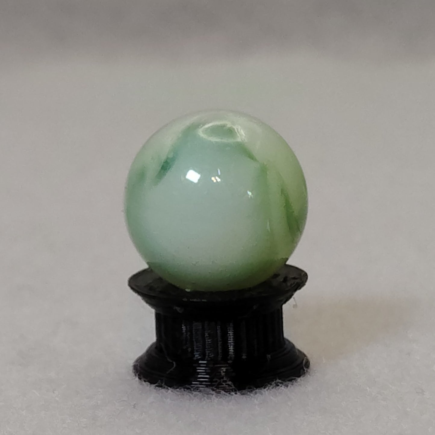 16mm Peltier Rainbo Marble "twisted" ribbons green & cloudy M-