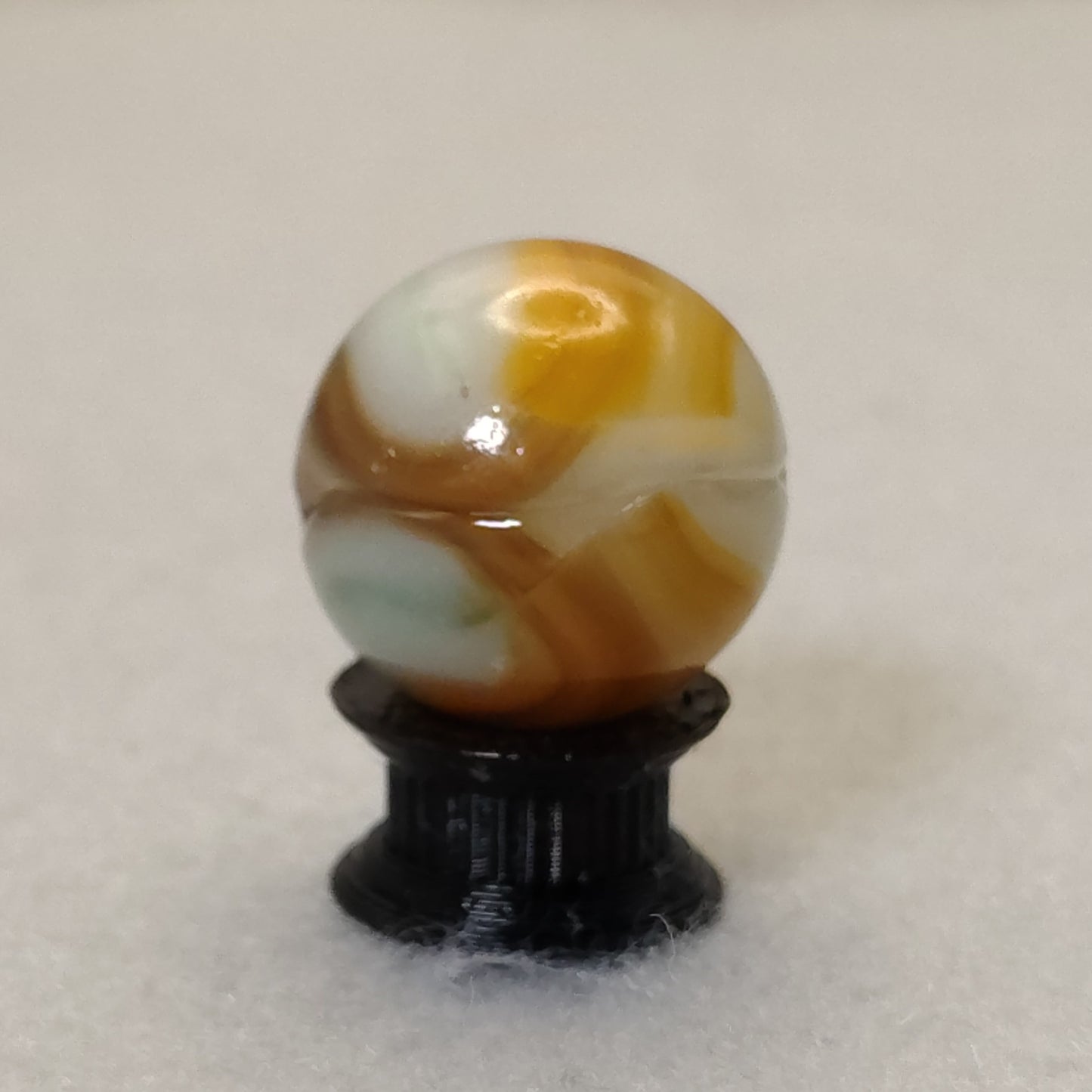 3/4" Jabo Swirl Marble Butterscoth NM