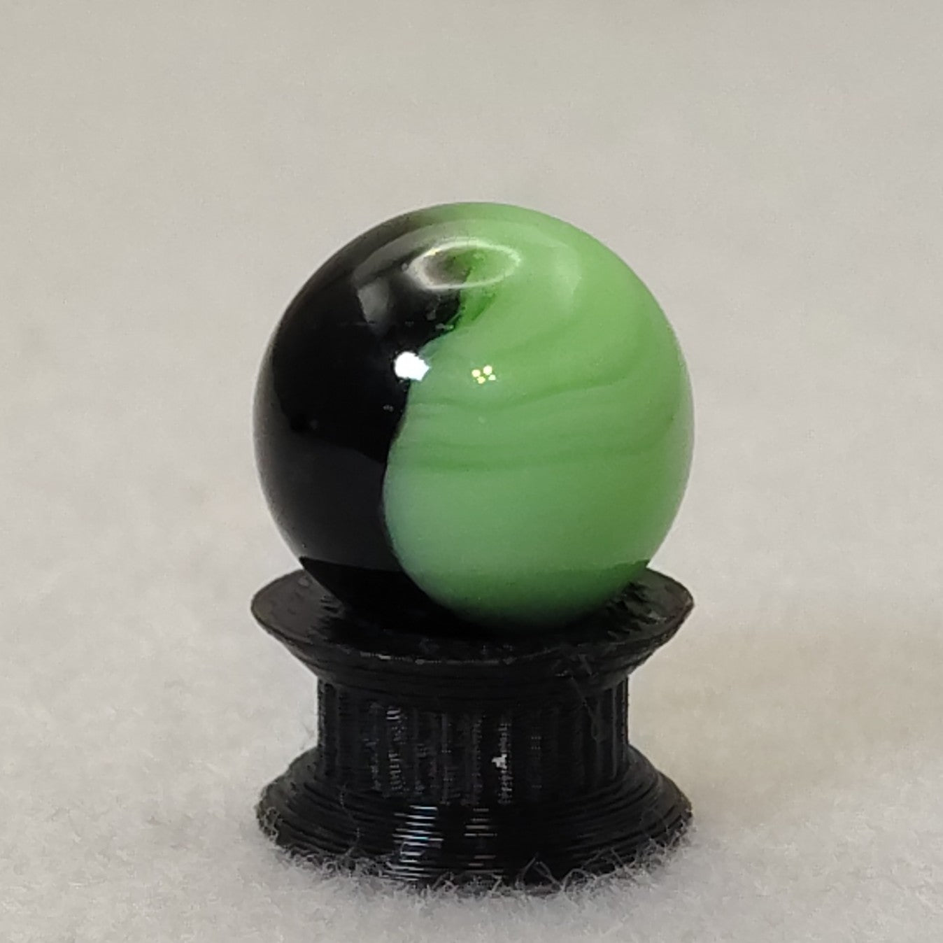 15.5mm Akro Agate Patch Marble Lime Green & Black NM