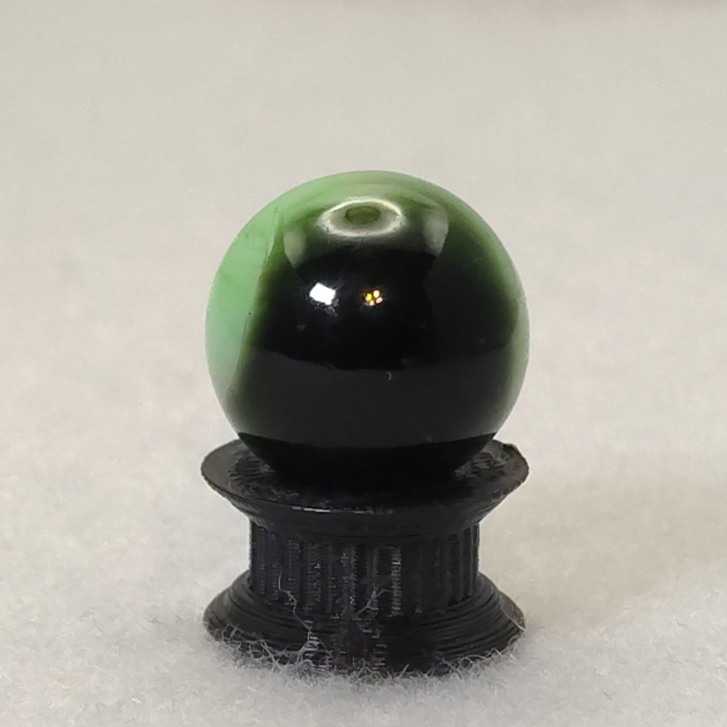 15.5mm Akro Agate Patch Marble Lime Green & Black NM