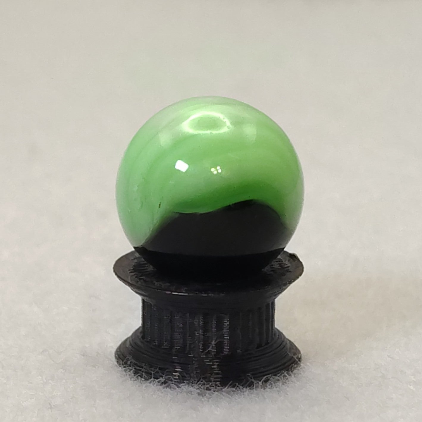 15.5mm Akro Agate Patch Marble Lime Green & Black NM