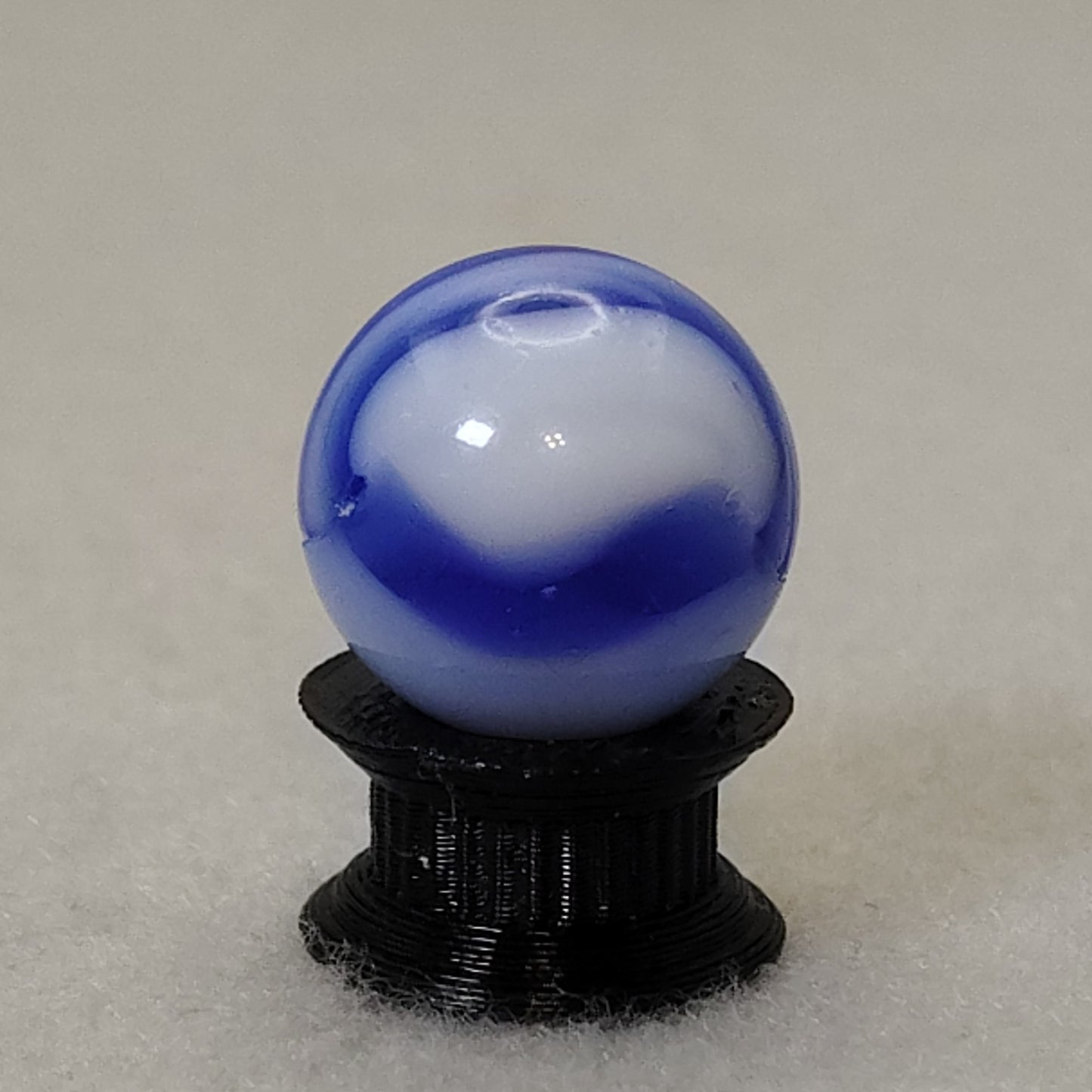 16mm Peltier Rainbo Marble Striped Blue on White NM+