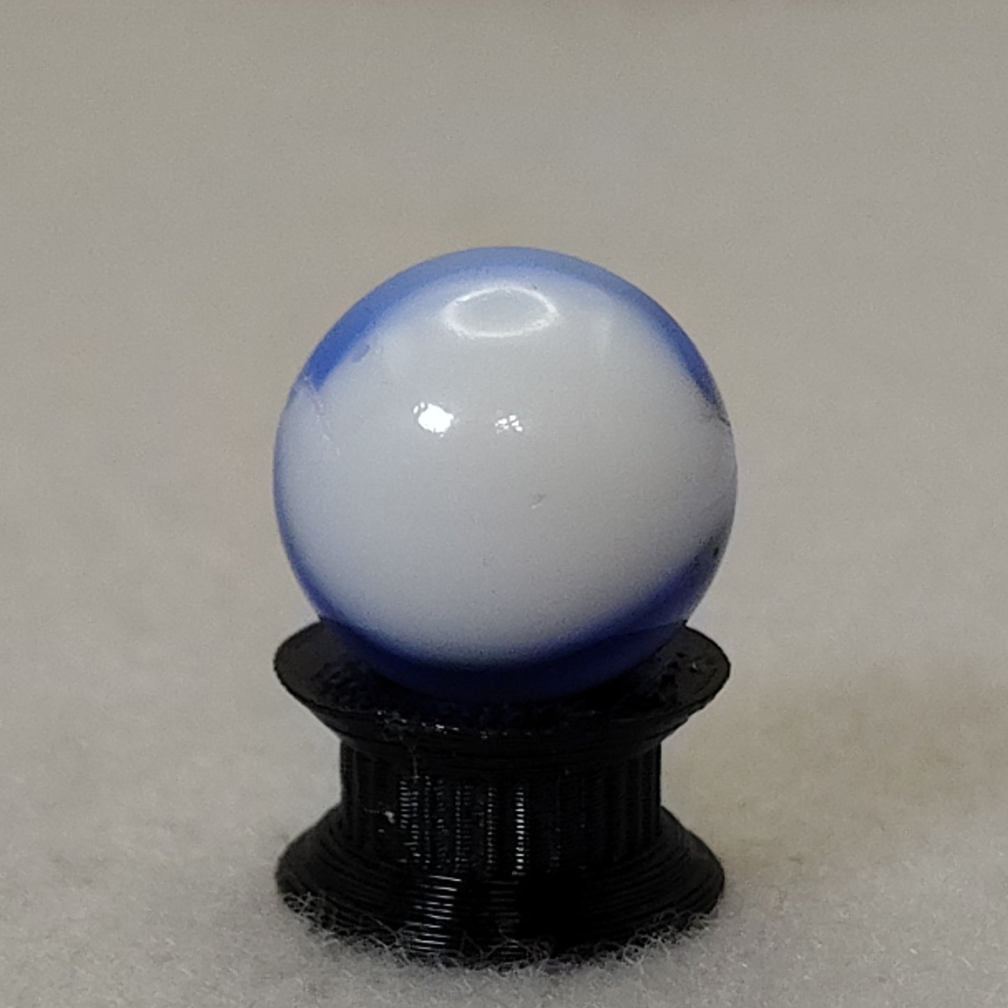 16mm Peltier Rainbo Marble Striped Blue on White NM+