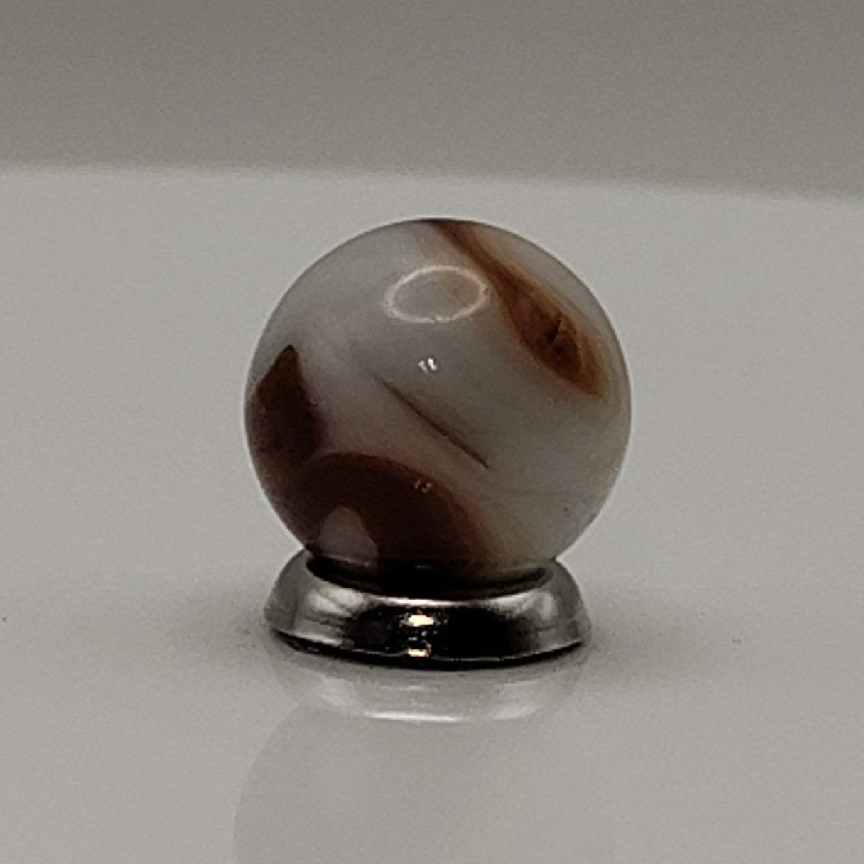 14.5mm Ravenswood Red Raven Swirl Marble NM+