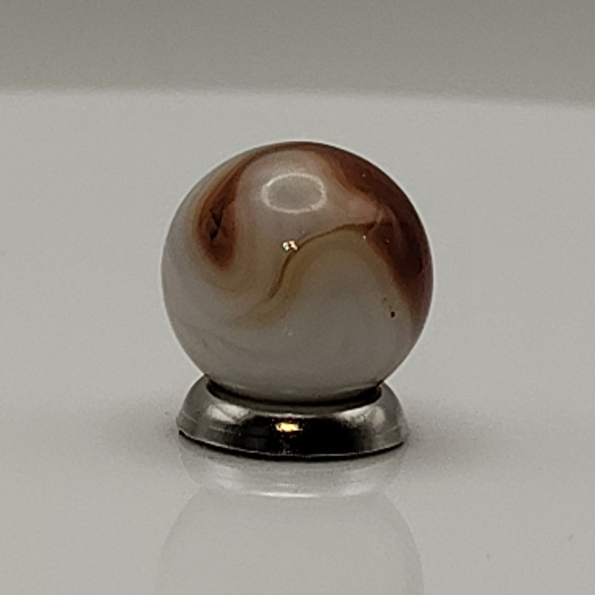 14.5mm Ravenswood Red Raven Swirl Marble NM+