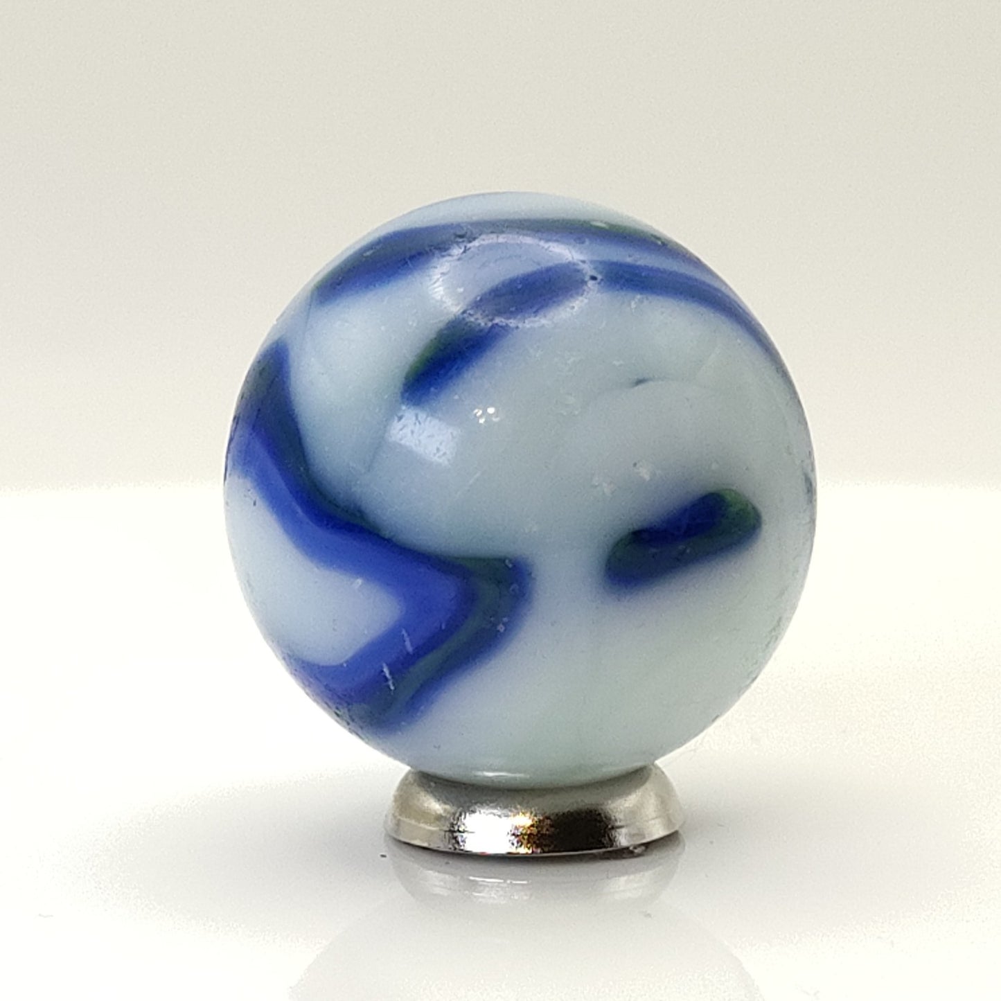 1" Alley Agate Flame Swirl Blue & Green on white NM-