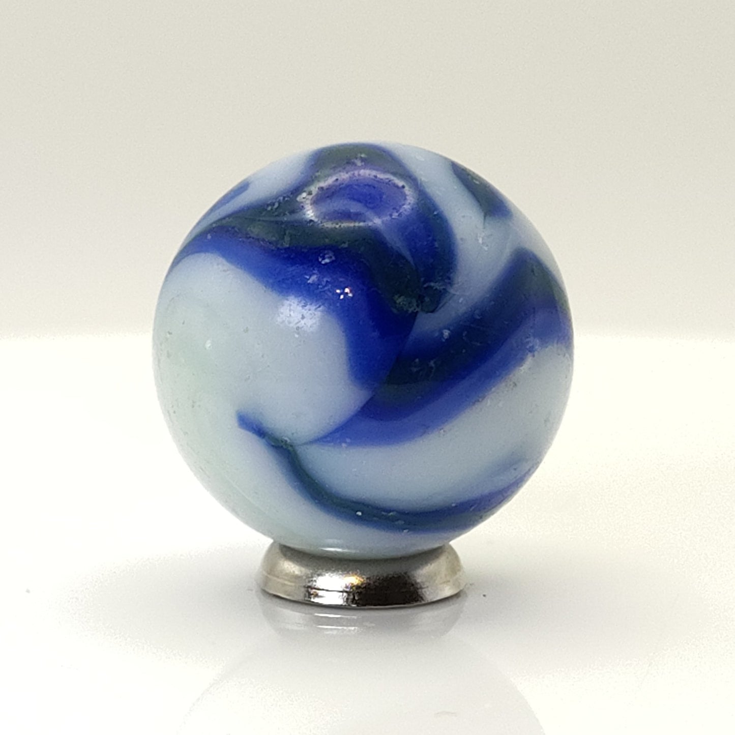 1" Alley Agate Flame Swirl Blue & Green on white NM-