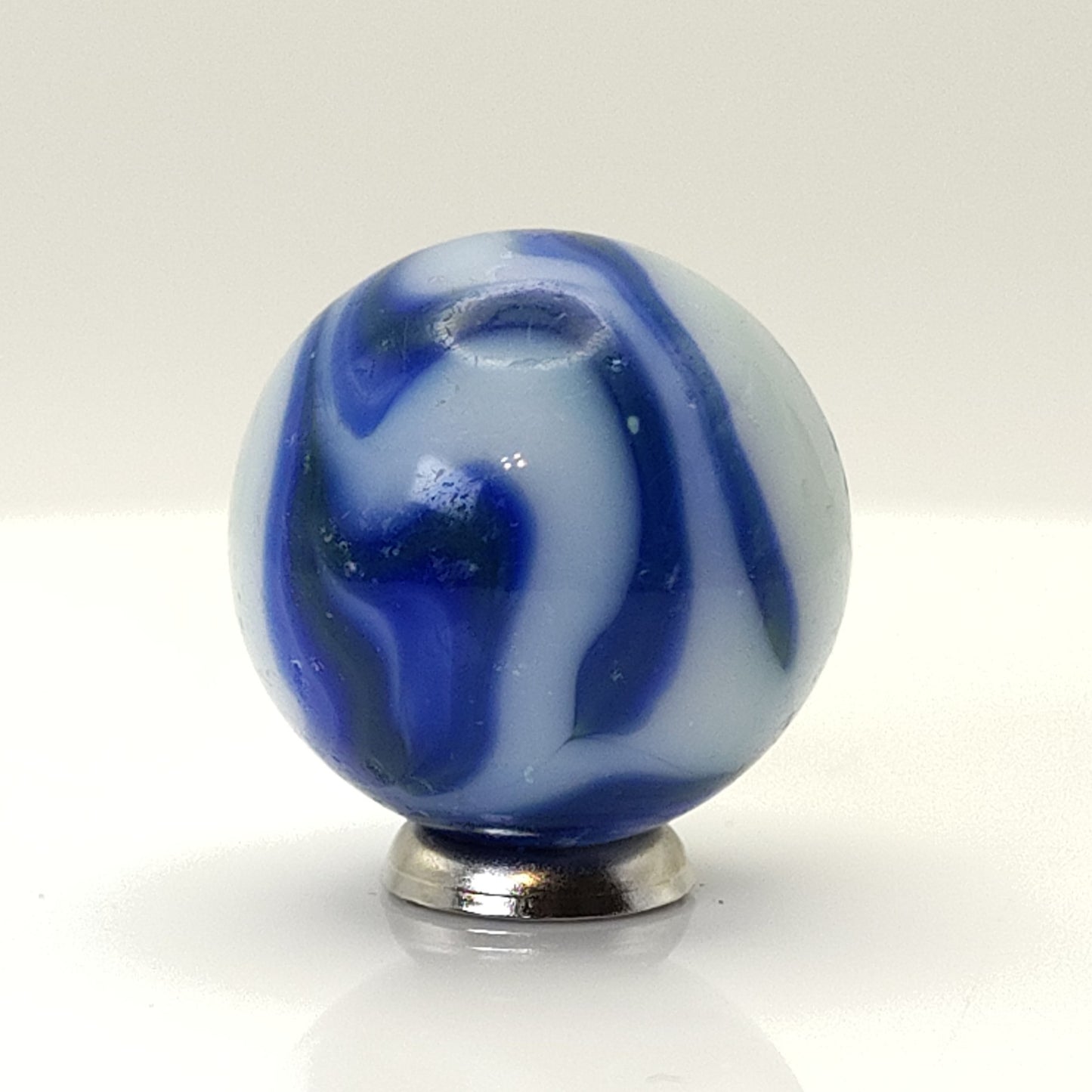 1" Alley Agate Flame Swirl Blue & Green on white NM-