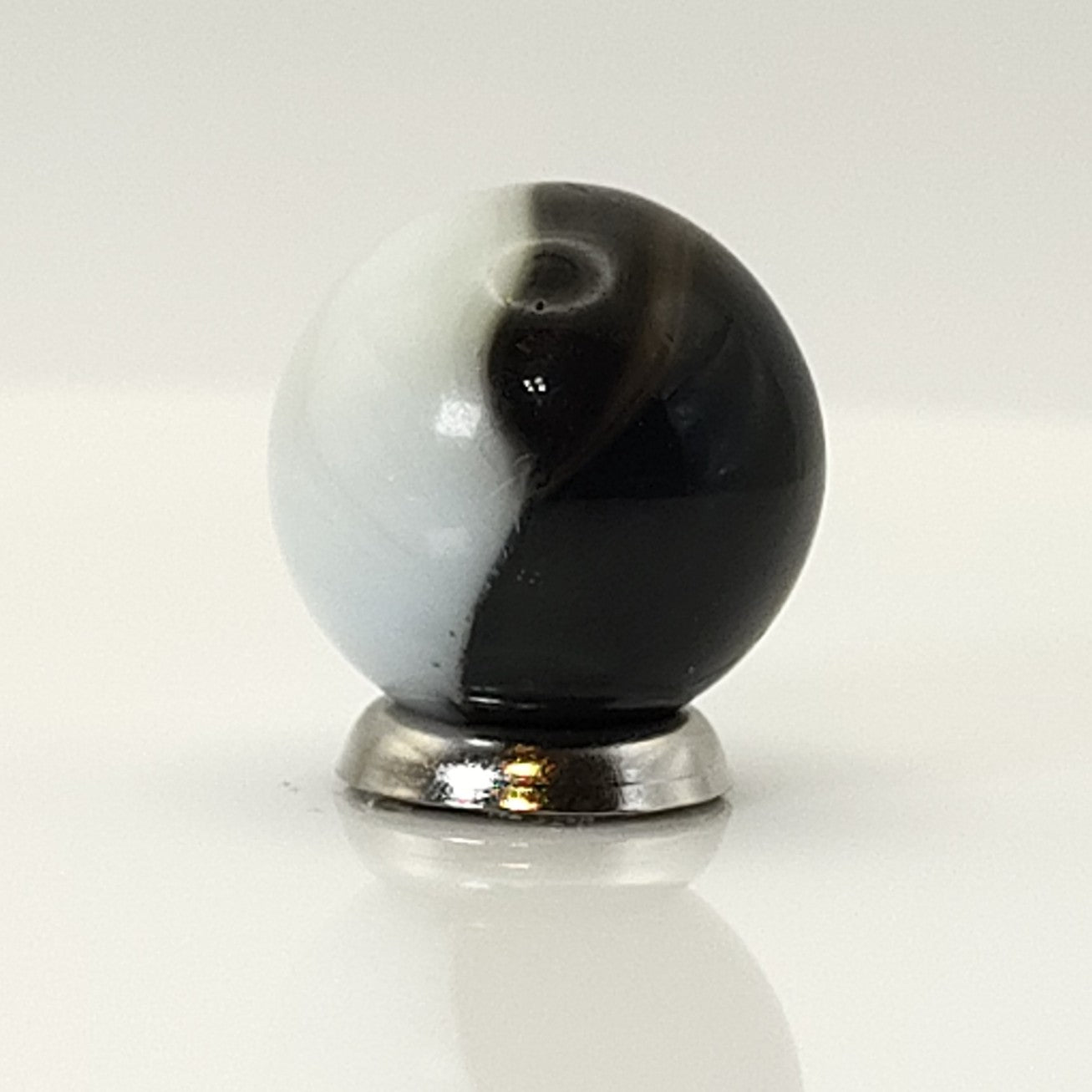 17.5mm Akro Agate Royal Patch Brown White MINT